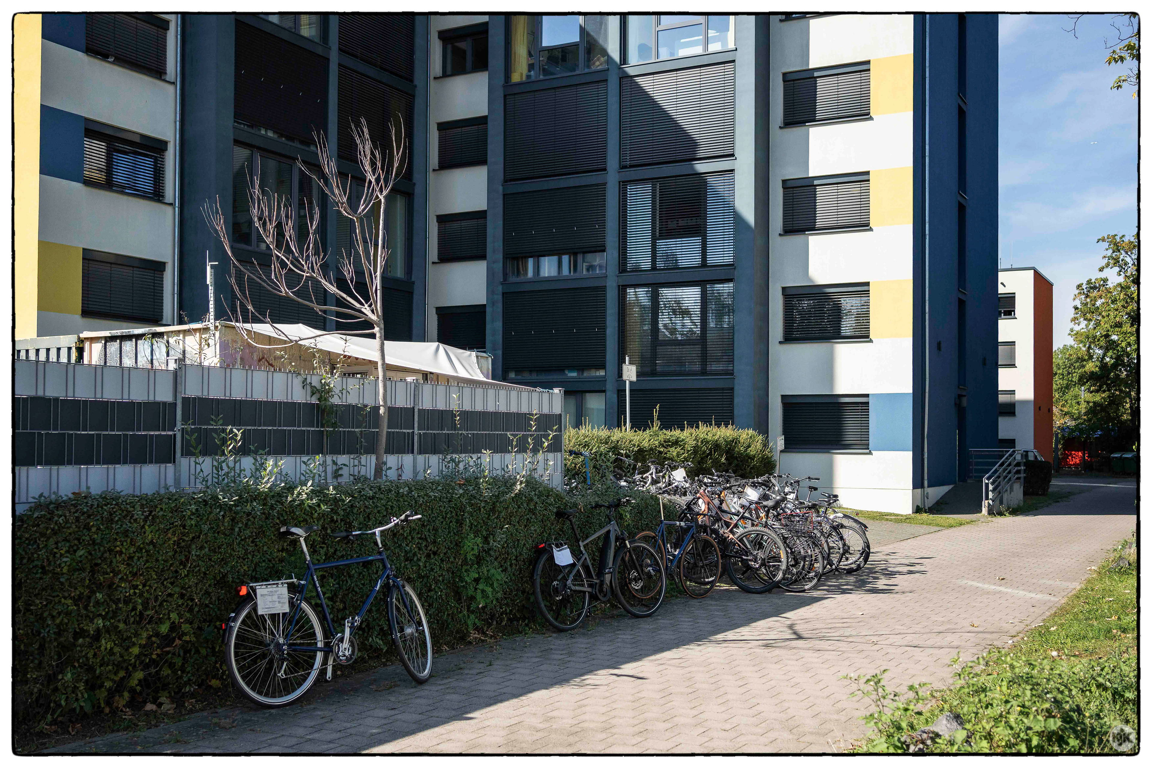 mitten im Uni-Gelände