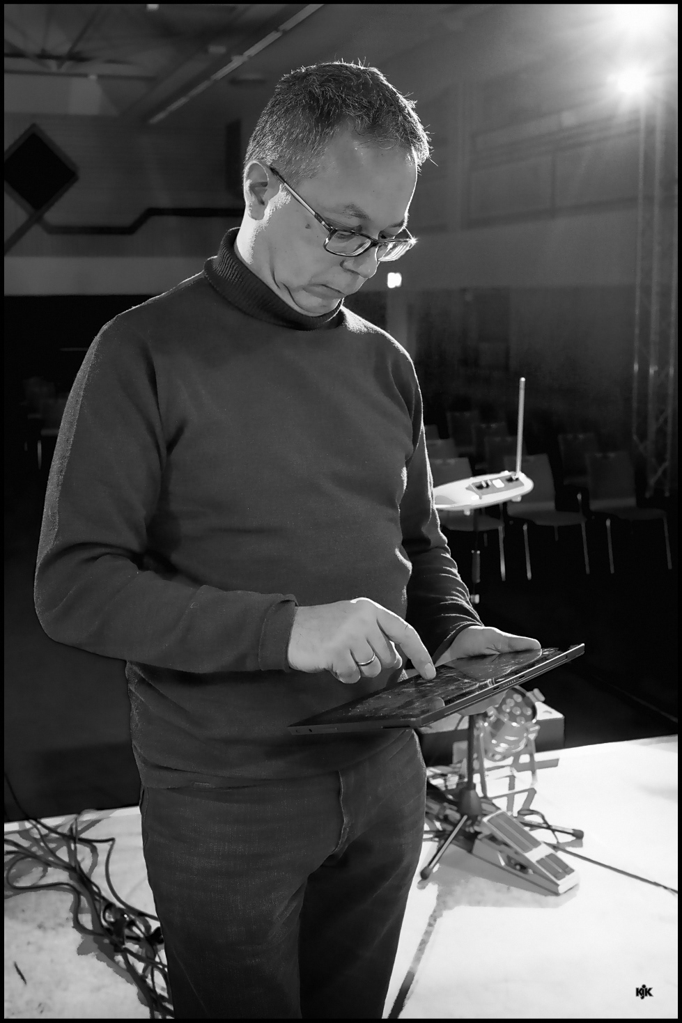 Gregor Gross mischt den Sound auf dem IPad.