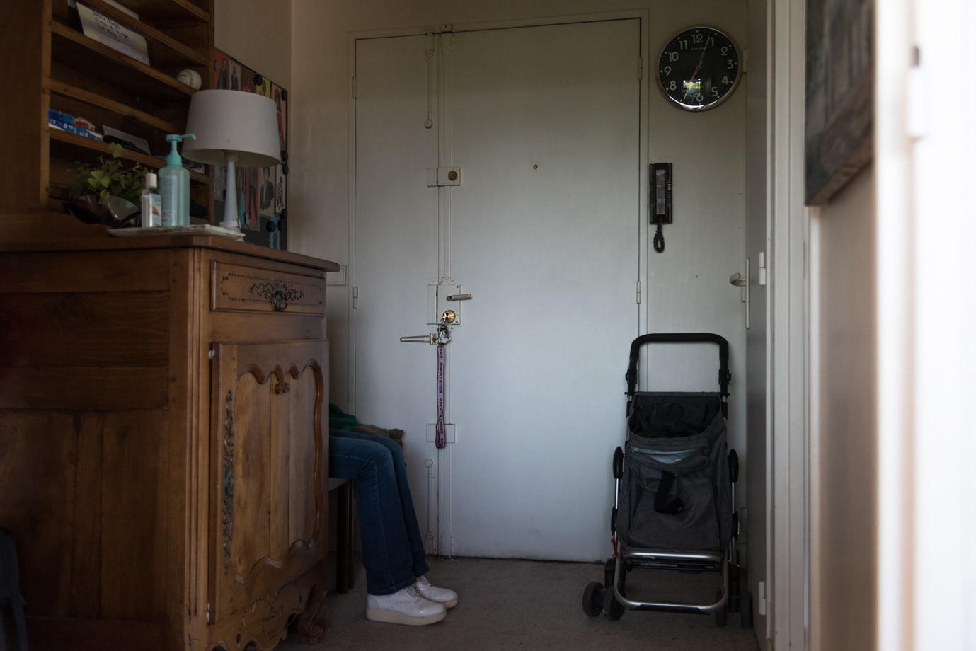 Dominique ne franchira plus la porte de son appartement durant le confinement.