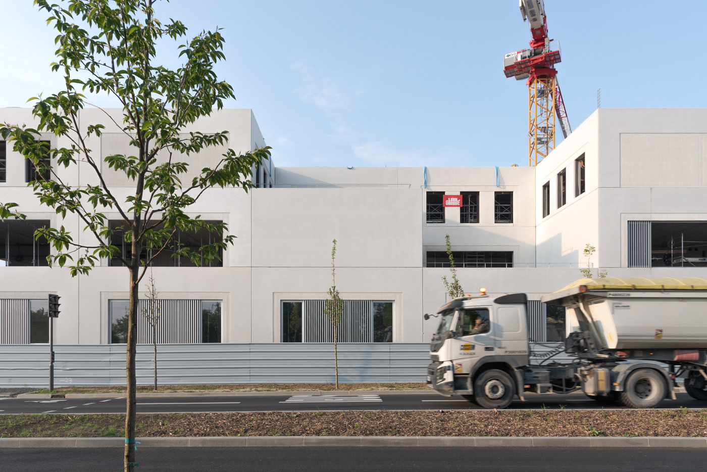 Groupe scolaire. Architecte : Gaëtan Lepenhuel.