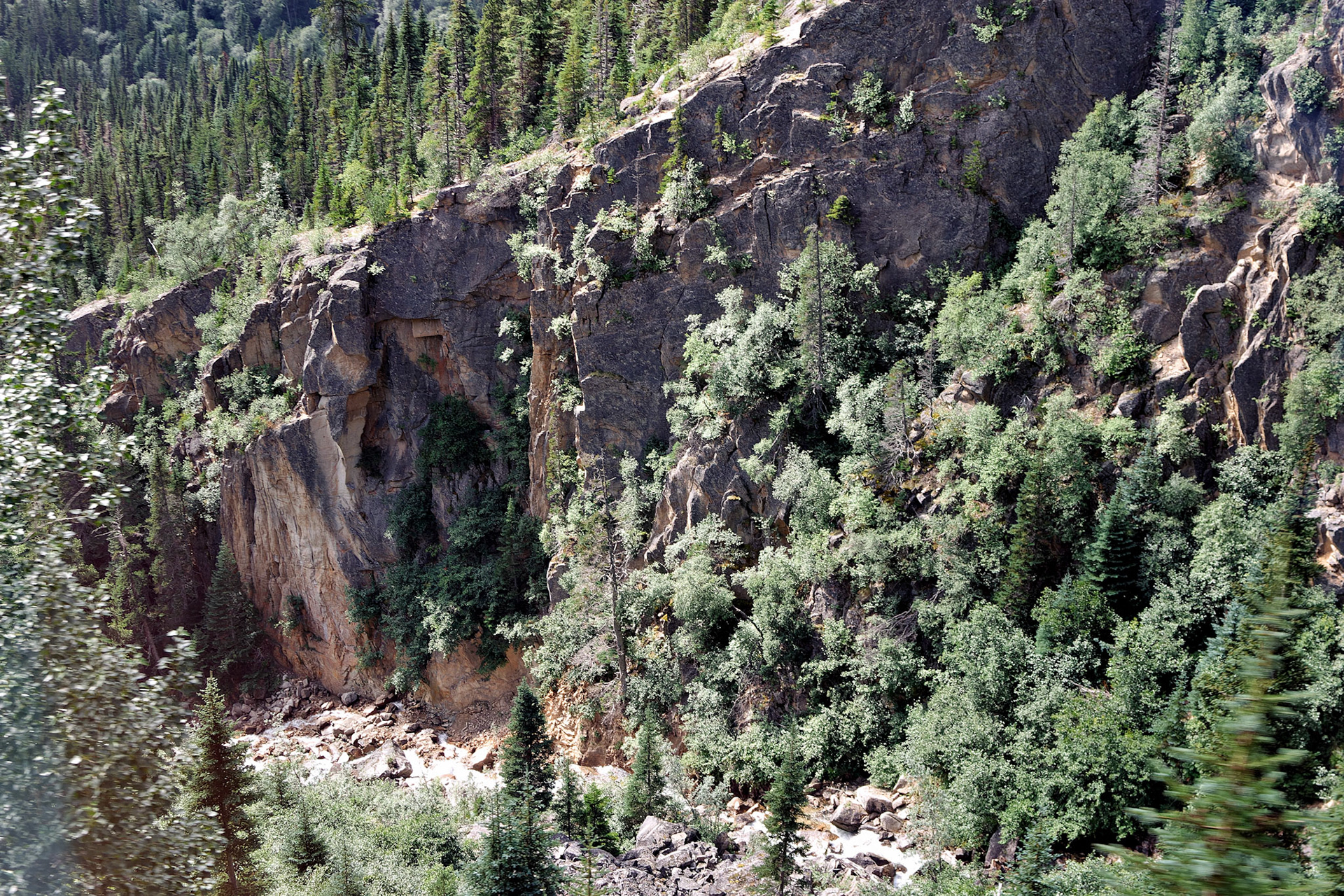 AK_20030801_0327_PS.dng
