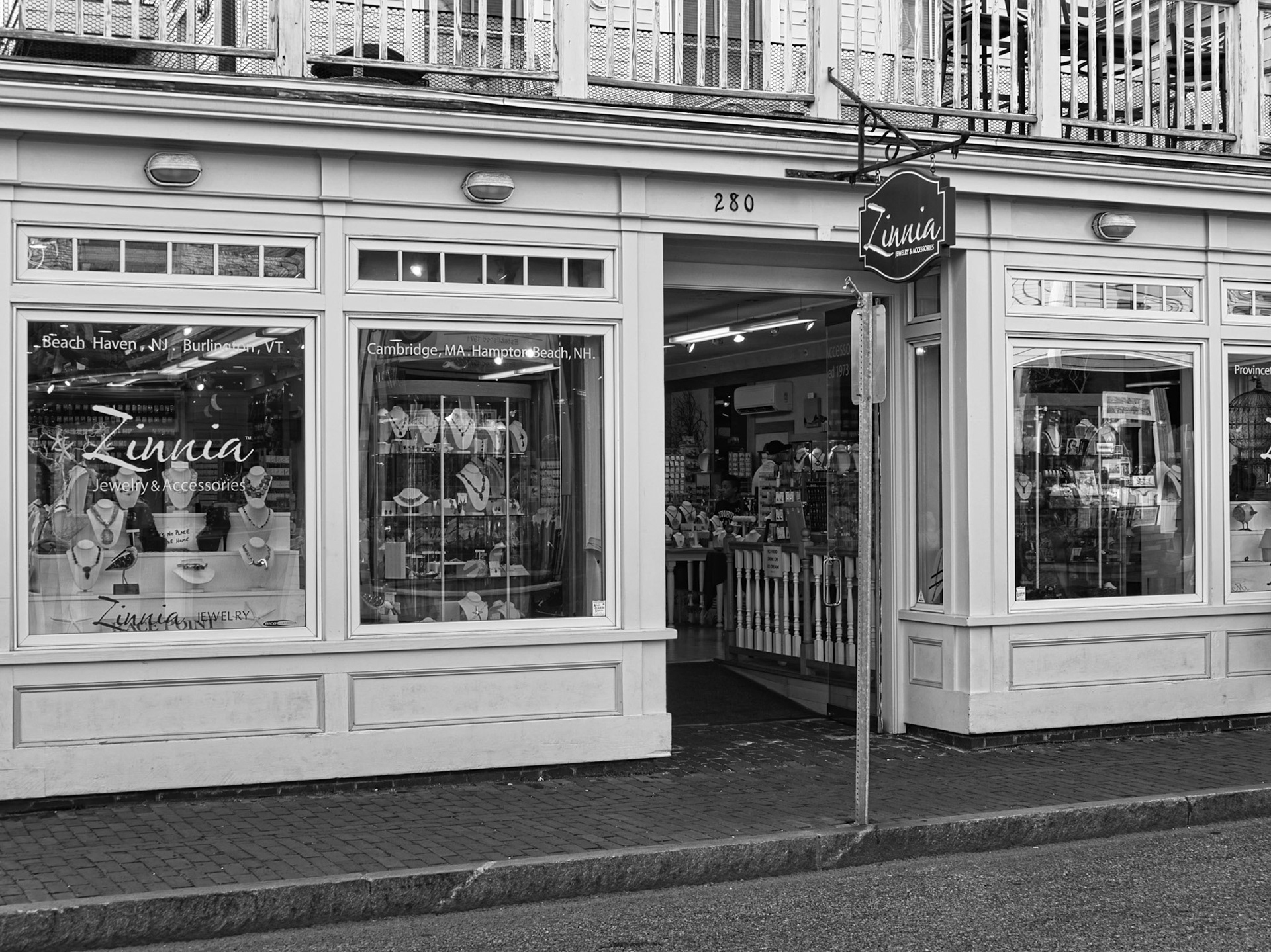 Black &amp; White 00317