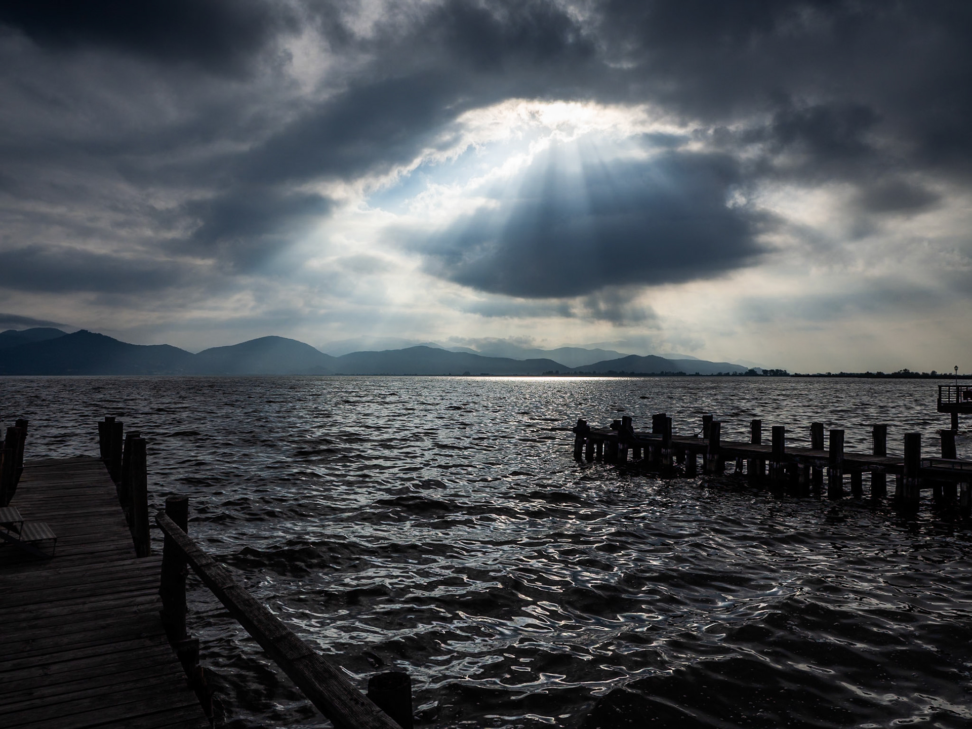Una domenica mattina di fine settembre a Torre del Lago. L'alba sul lago di Massaciuccoli