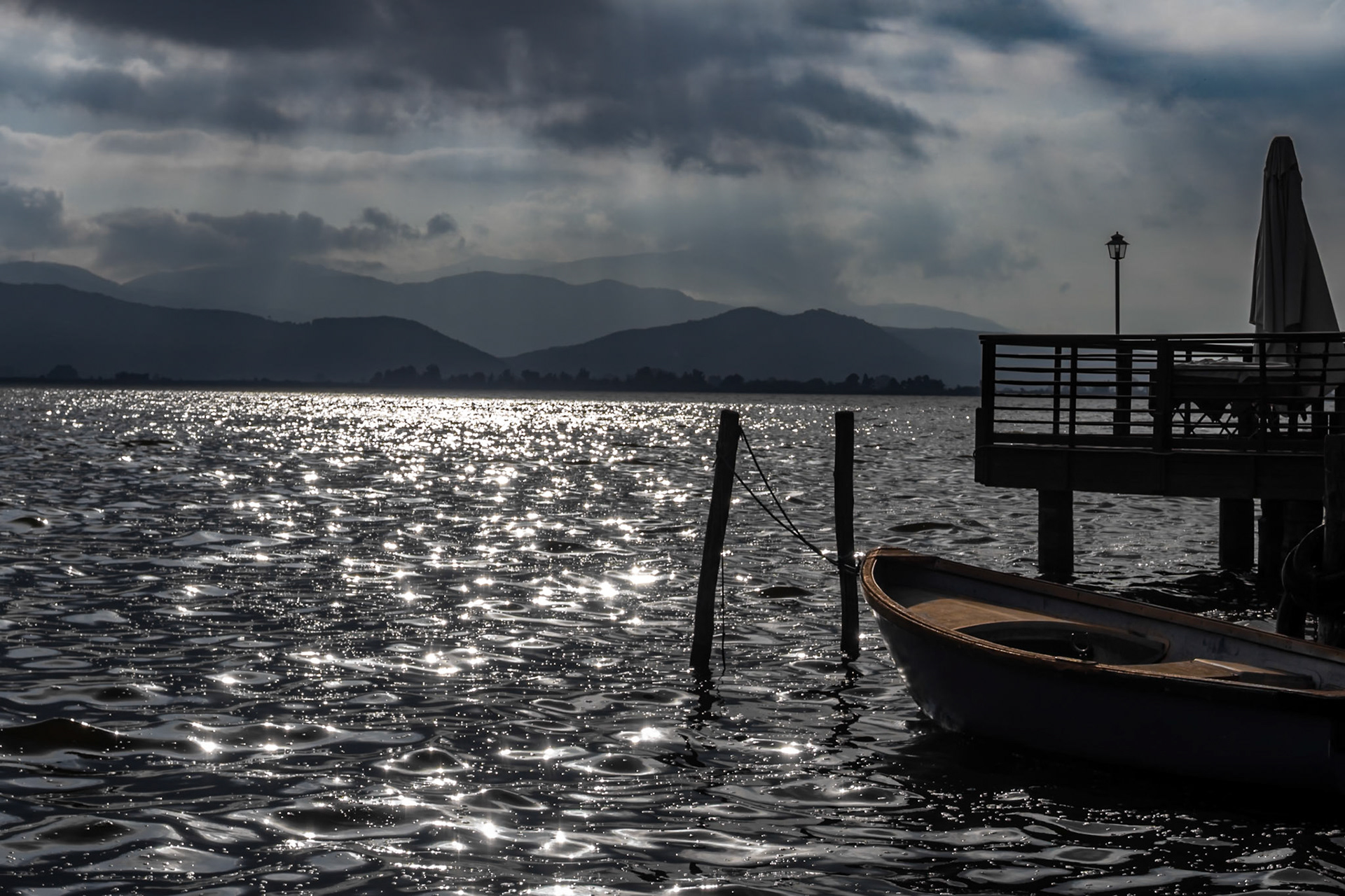Una domenica mattina di fine settembre a Torre del Lago. L'alba sul lago di Massaciuccoli