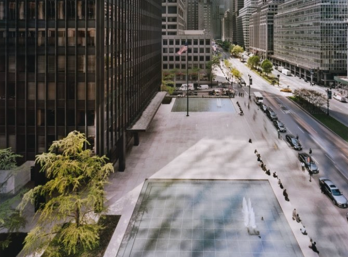[Fig. 3] The Seagram Building Plaza