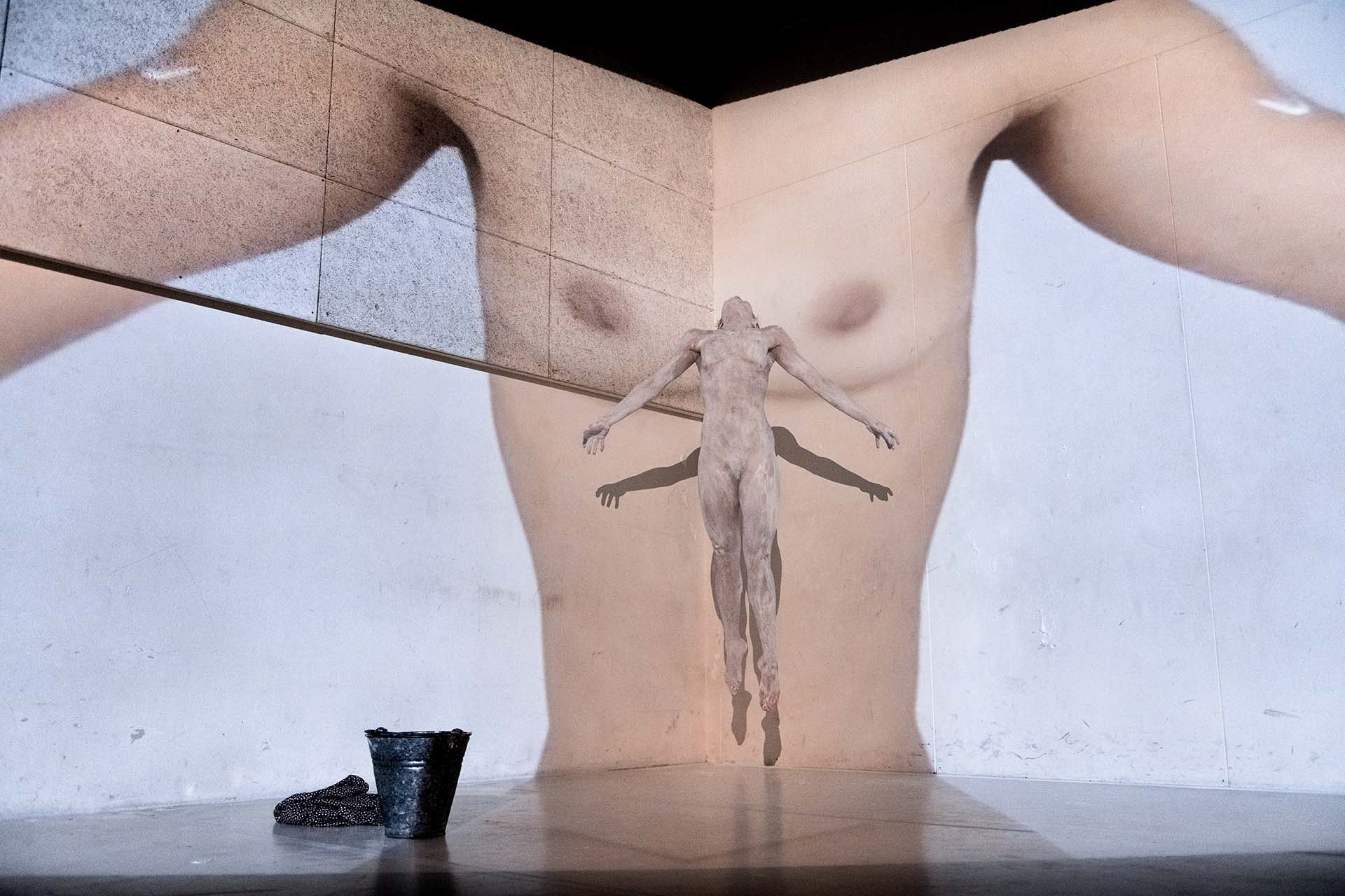 Voorstelling wint de André Veltkampprijs! - Ontwerp door Jela Nieuwstraten en Emanuel Nijkerk voor Becoming 2019 - ©RobertvanderRee