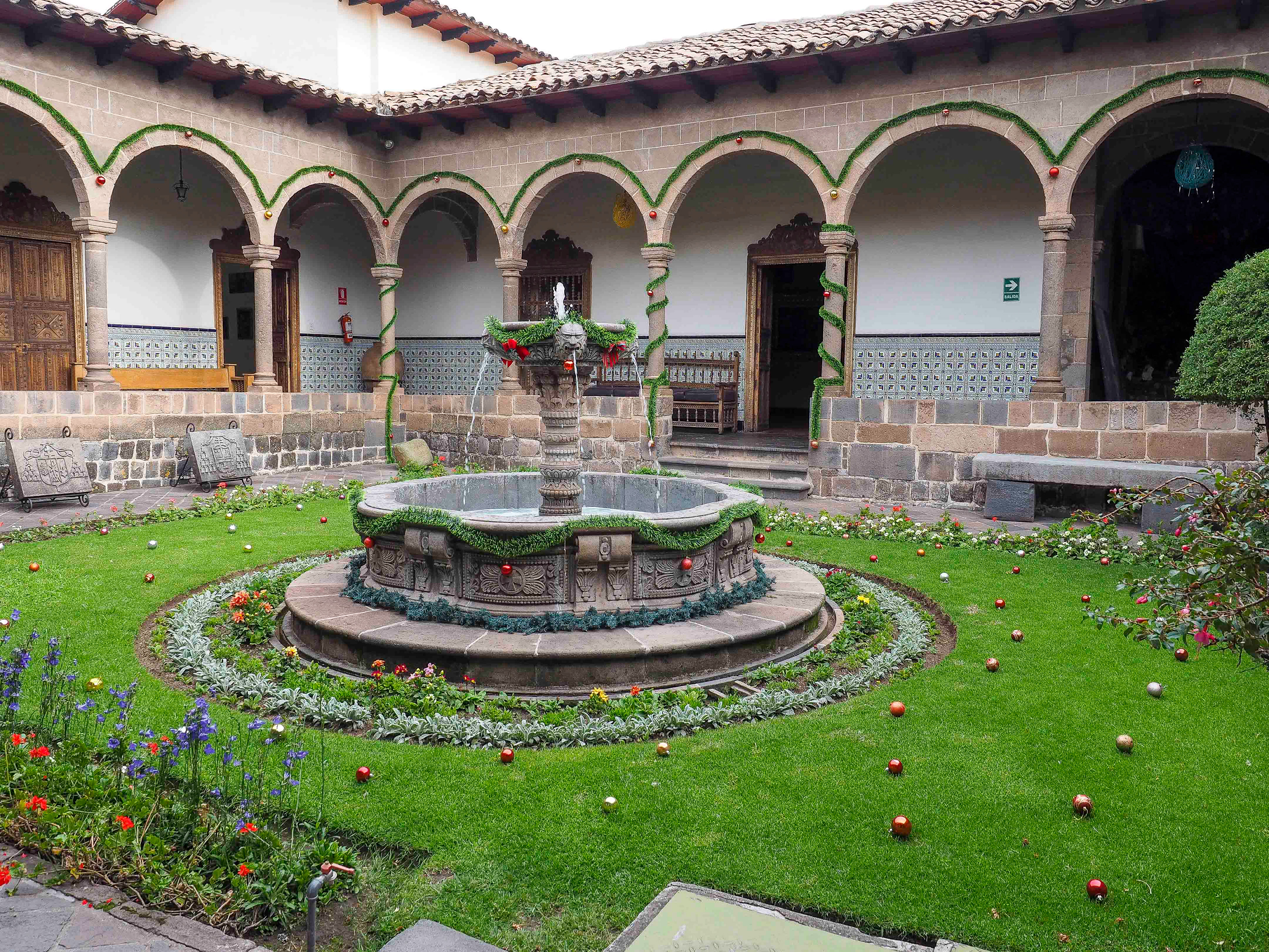 A medieval-style cloister garden built for reflection in the Museo Arzobispal