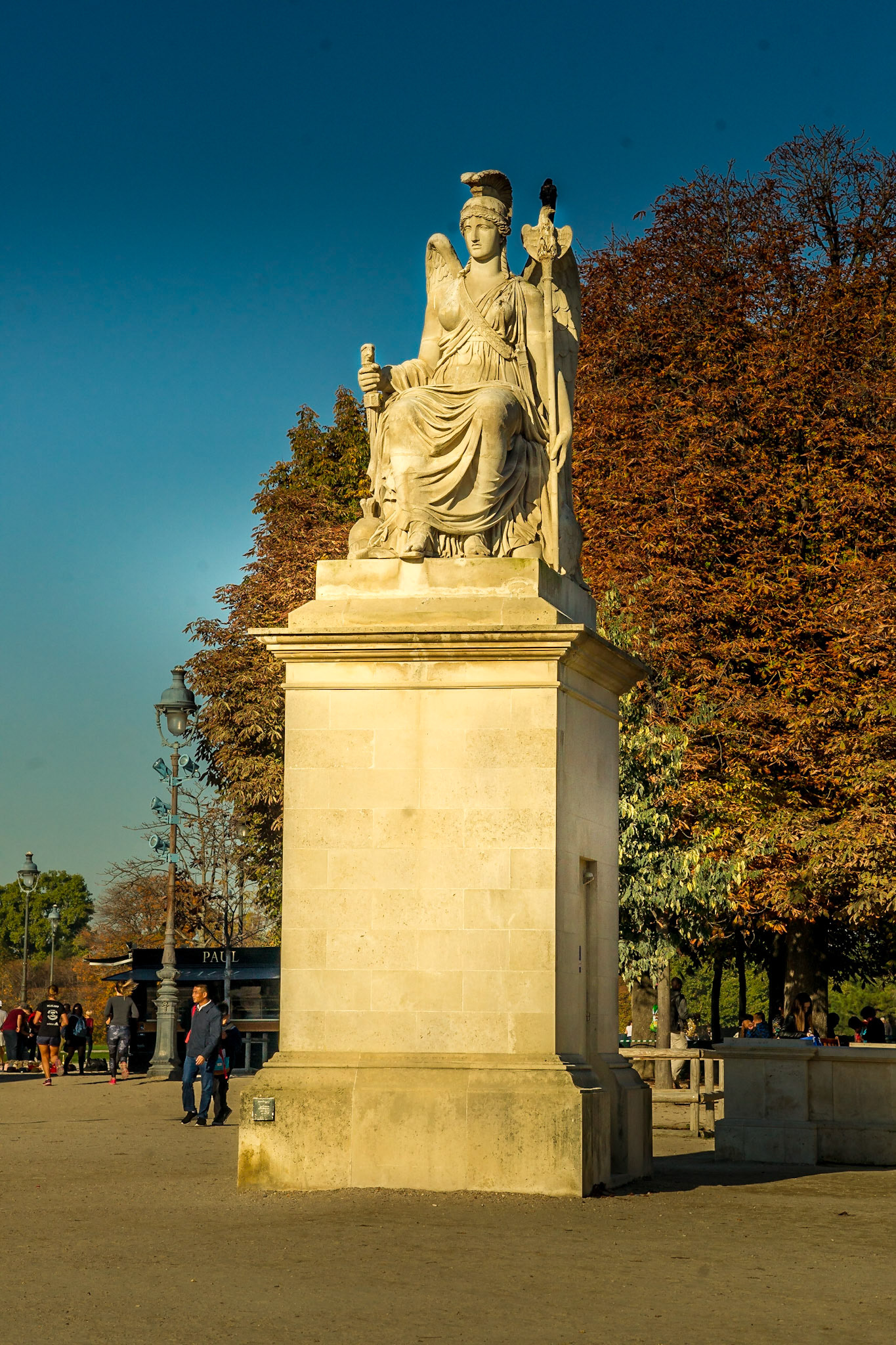 le Palais des Tuileries statues