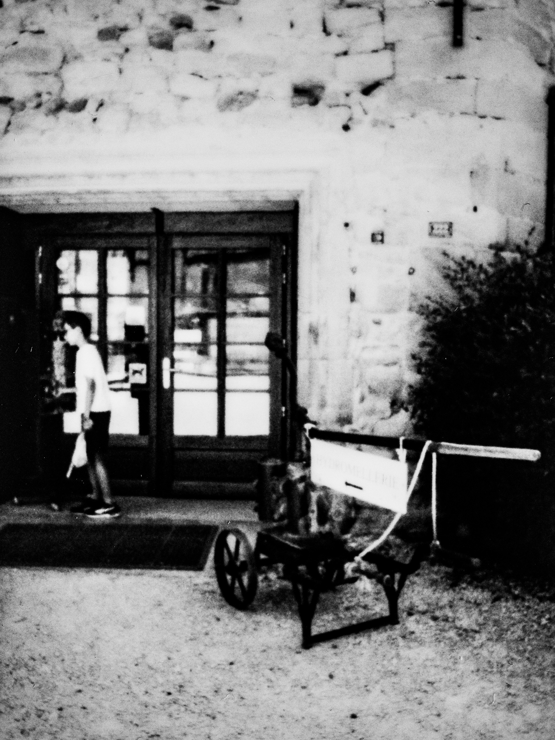 Miellerie Hydromellerie de l'Abbaye, 38160, Saint Antoine l'Abbaye, Isère, Auvergne-Rhône-Alpes, France, 2026 (Polaroid)