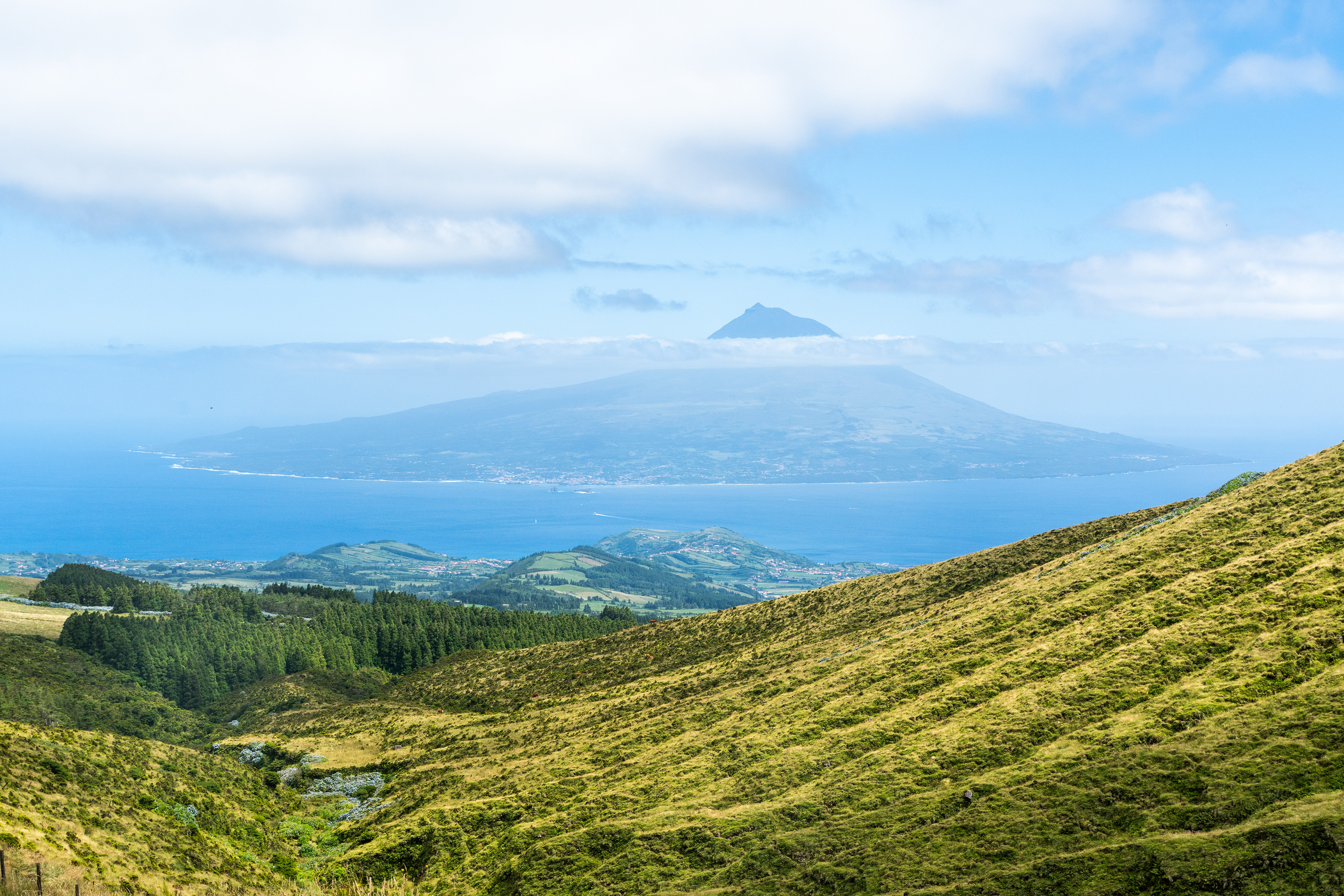 Mont Pico, vue depuis la Caldeira do Faial, 9900, Faial, Azores, Portugal, 2025 (Numérique)