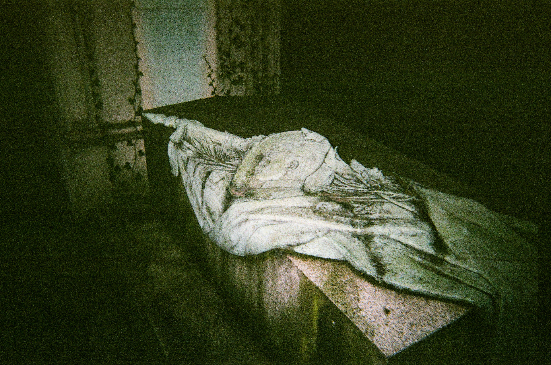 Cimetière du Père Lachaise, 75020, Paris, Ile-de-France, France (Argentique)