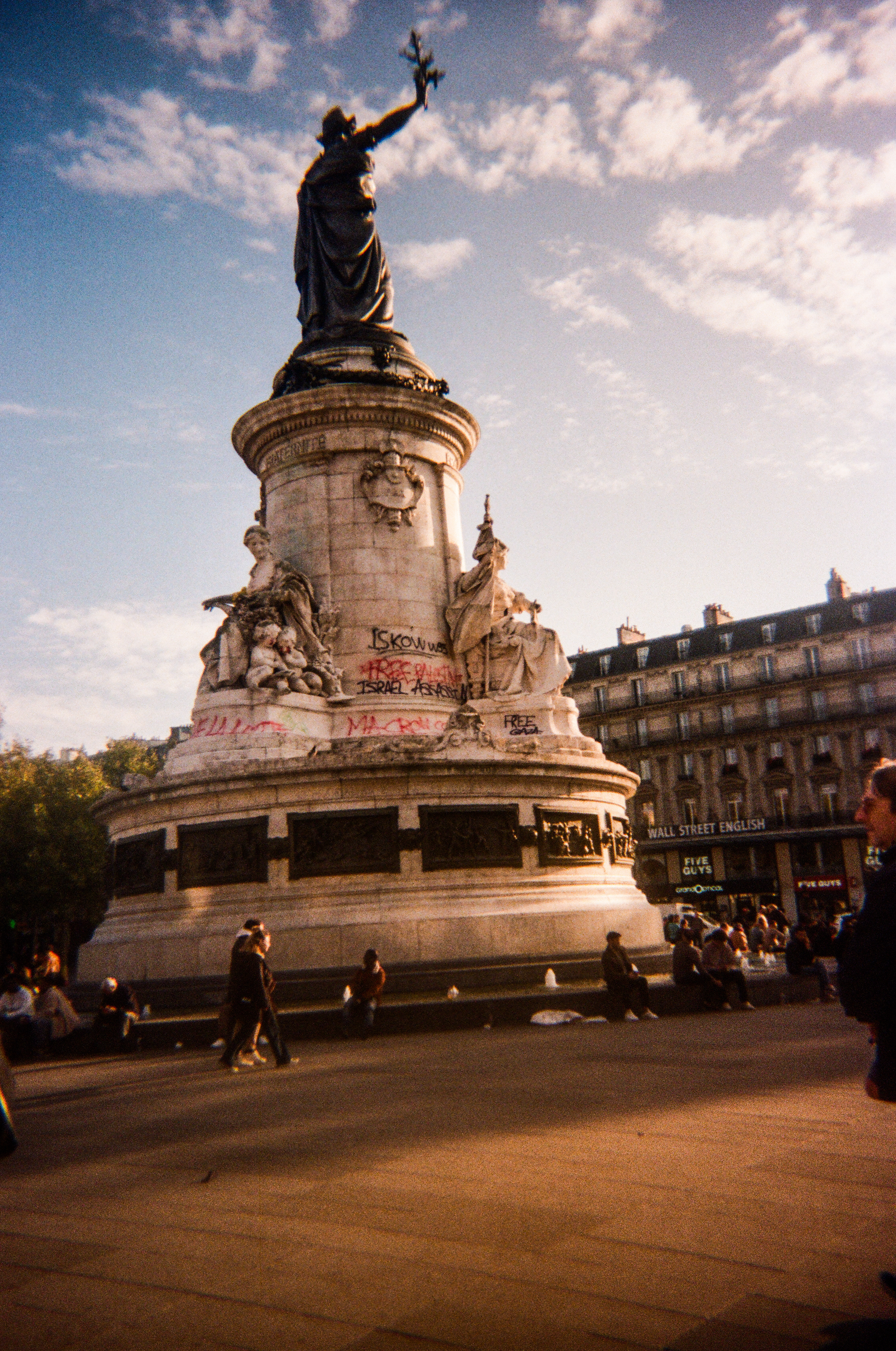République, 75003, Paris, Ile-de-France, France, 2025 (Argentique)