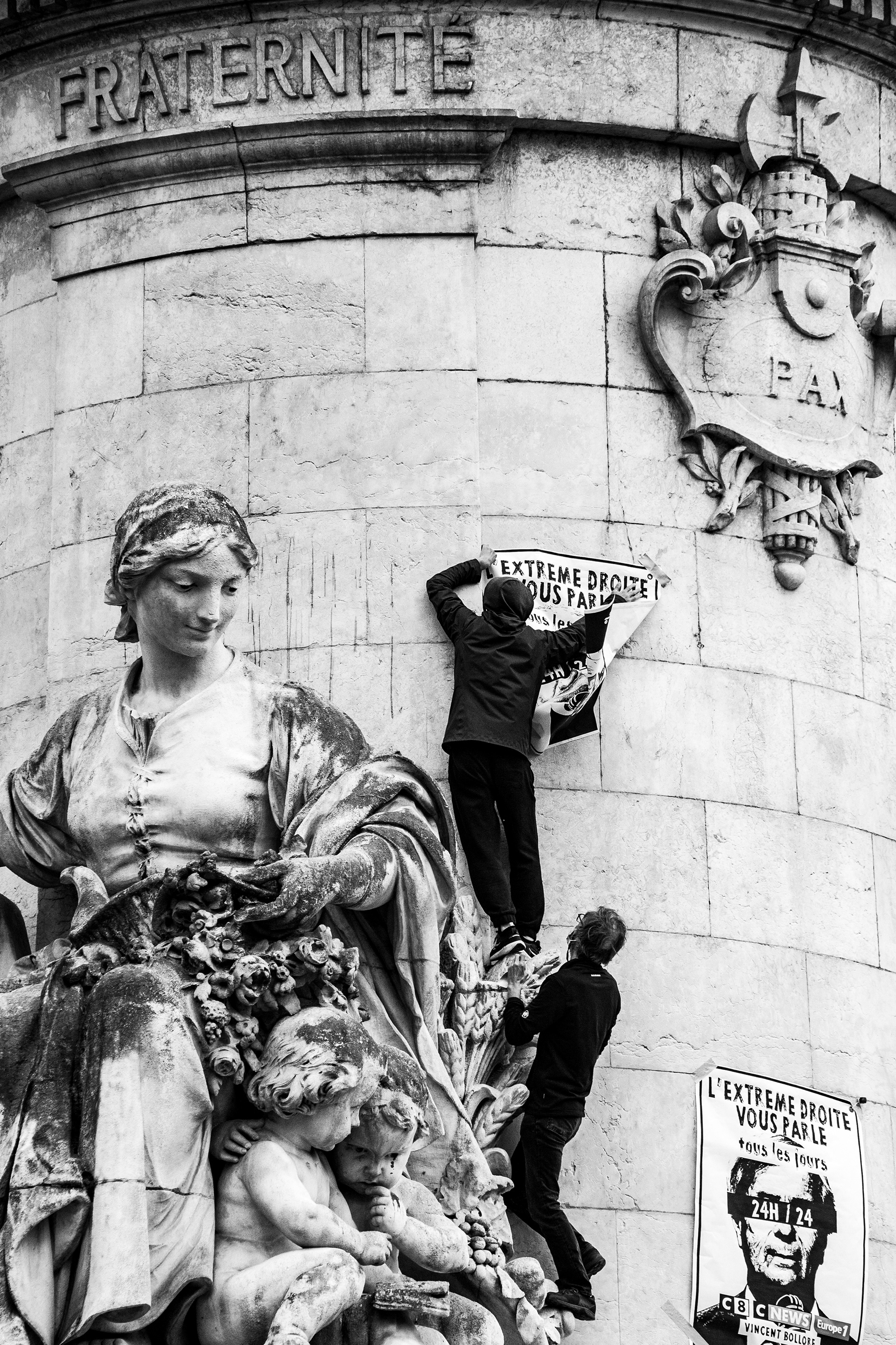 Manifestation pour la défense de l'Etat de Droit, 12 avril 2025, République, Paris, France