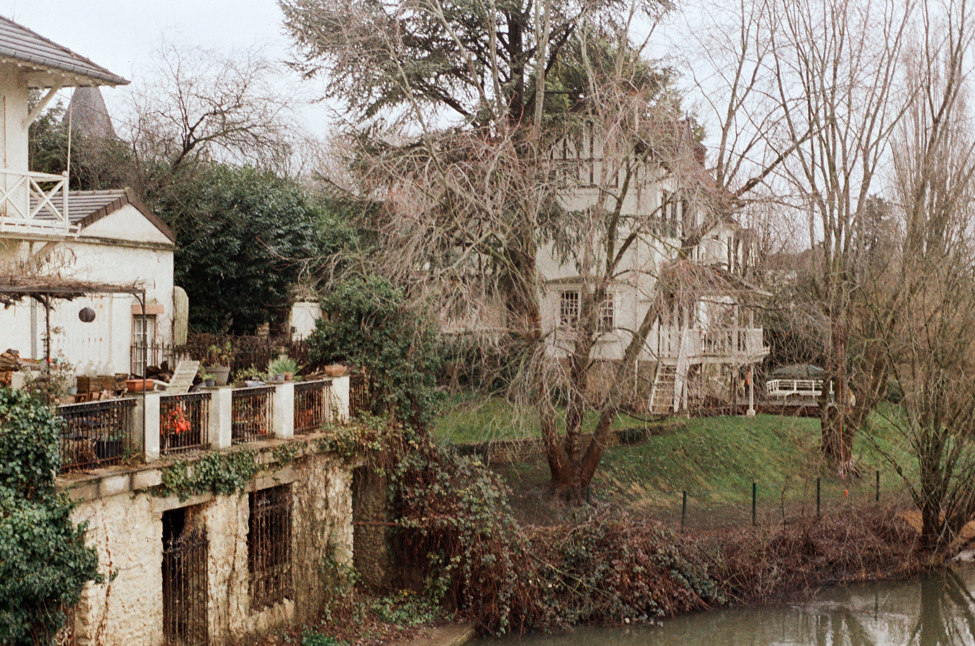 78670, Villennes-Sur-Seine, Yvelines, Ile-de-France, France, 2026 (Argentique)