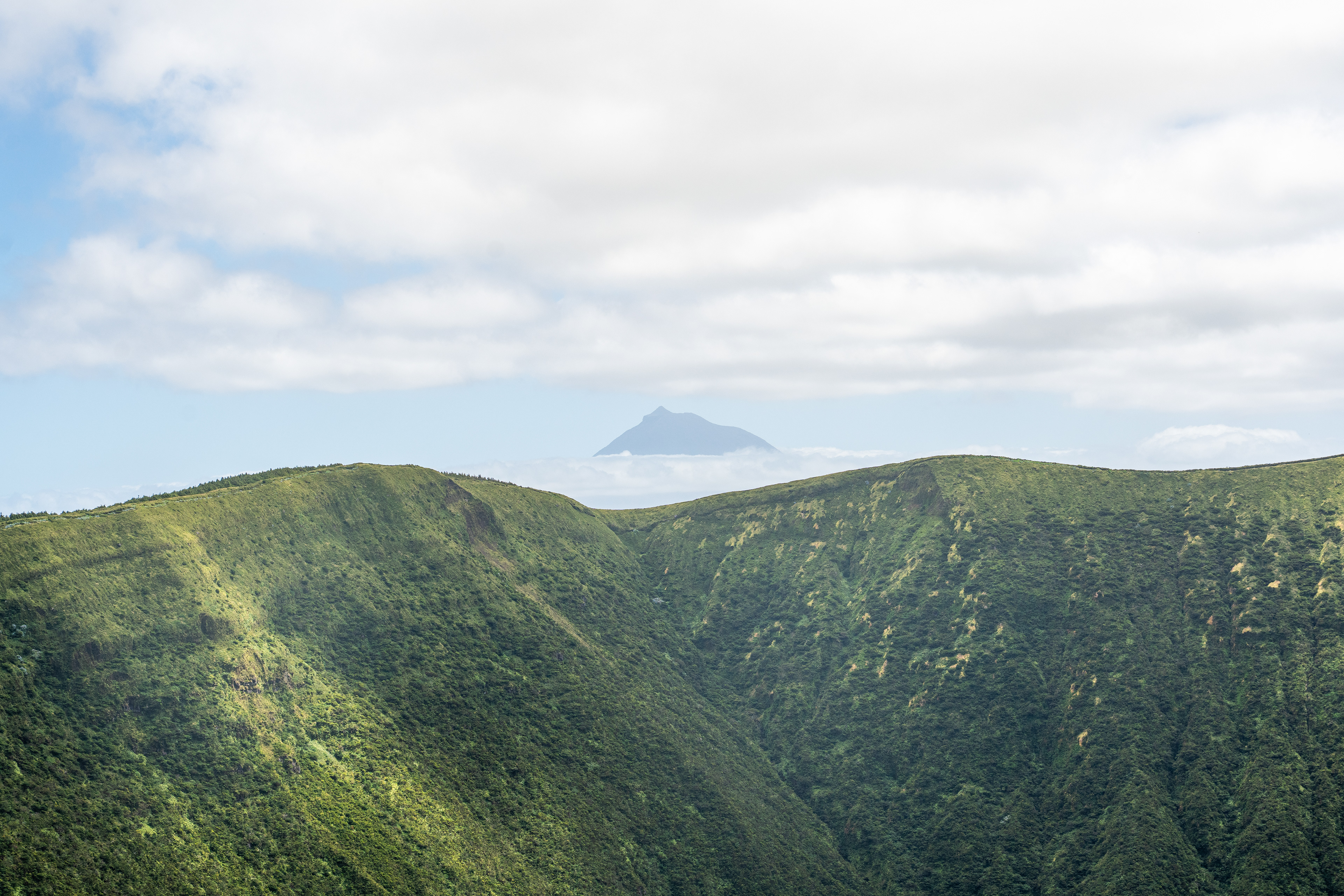 Mont Pico, vue depuis la Caldeira do Faial, 9900, Faial, Azores, Portugal, 2025 (Numérique)