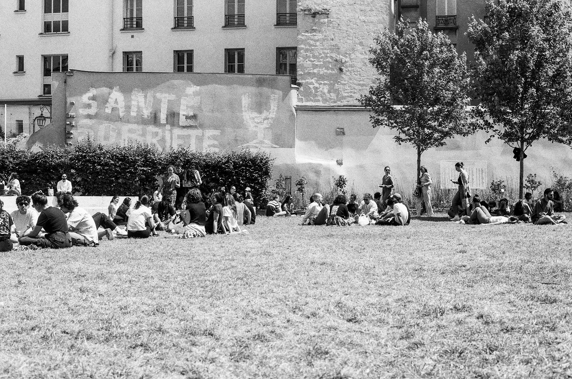 Jardin de la Folie Titon, 75011, Paris, Ile-de-France, France, 2025 (Argentique)