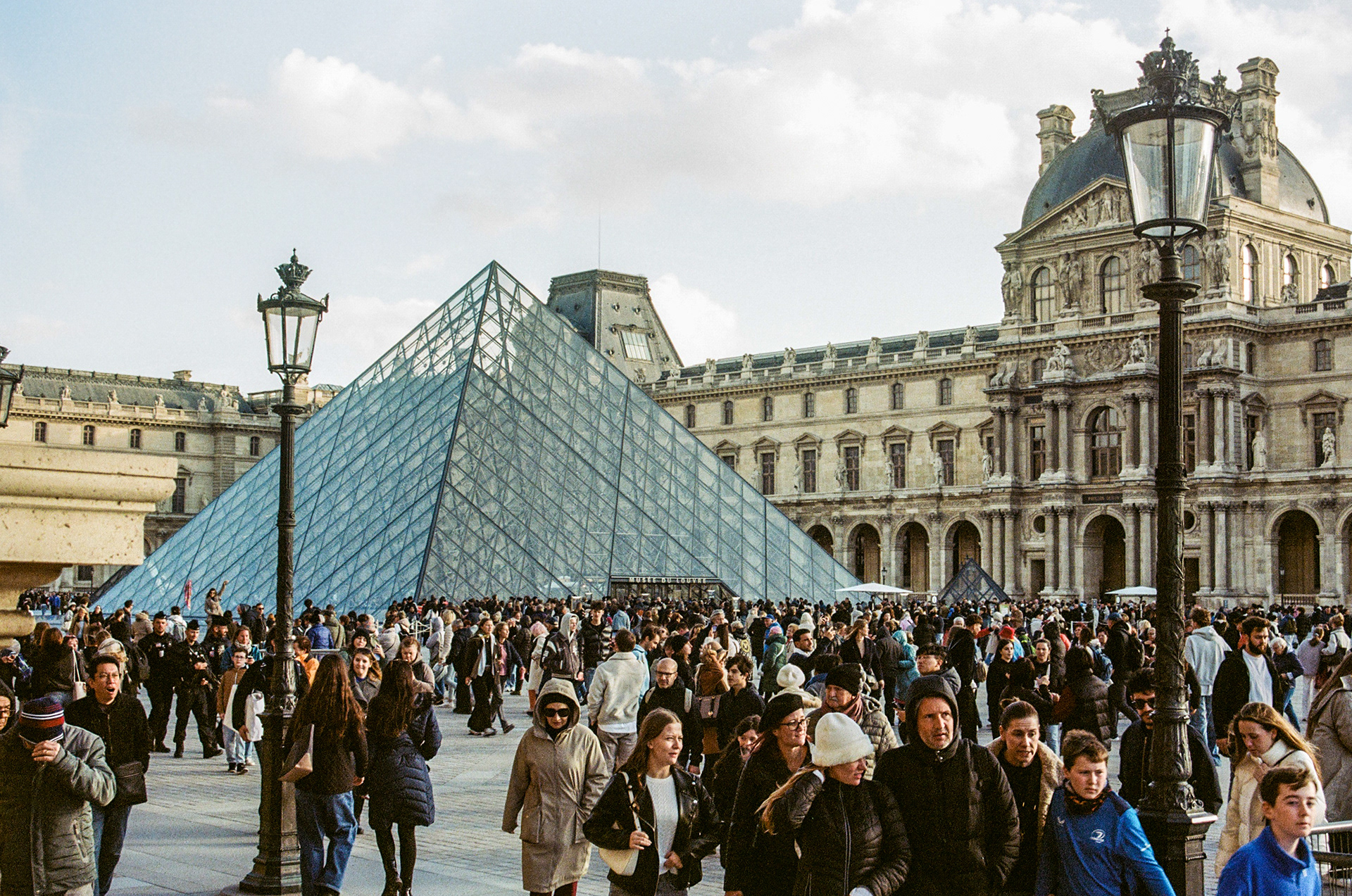 Le Louvre, 75001, Paris, Ile-de-France, France, 2025 (Argentique)