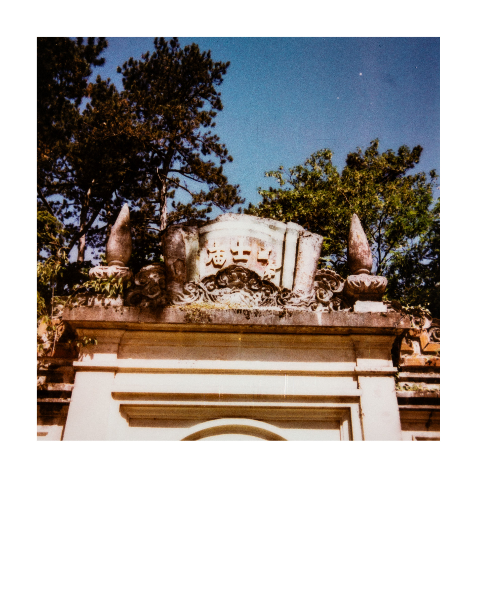 Temple, Jardin d'agronomie tropicale René Dumont, Paris, Ile-de-France, France, 2026 (Polaroid)