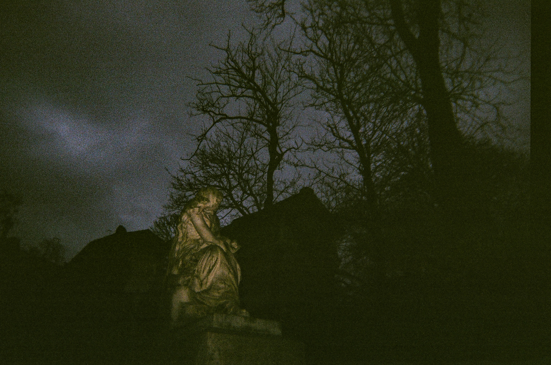 Cimetière du Père Lachaise, 75020, Paris, Ile-de-France, France (Argentique)