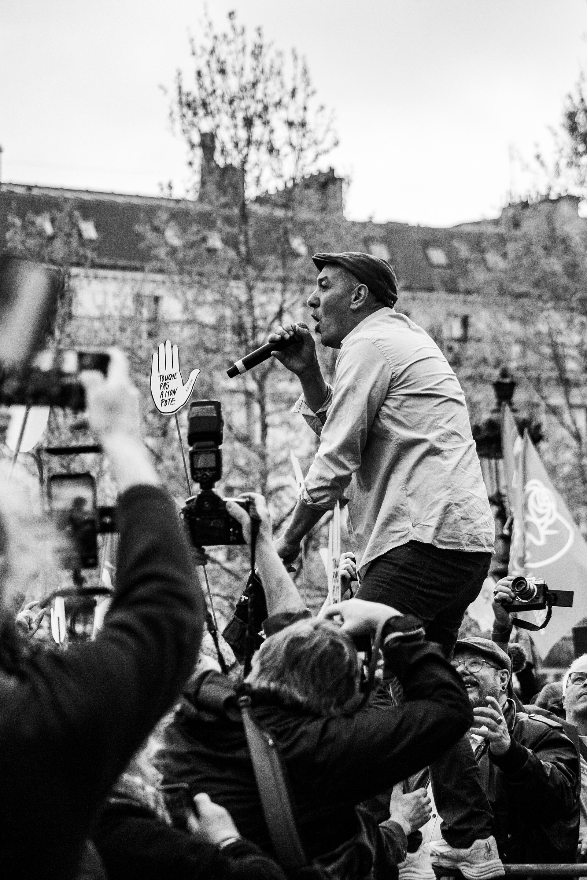 Manifestation pour la défense de l'Etat de Droit, 12 avril 2025, République, Paris, France