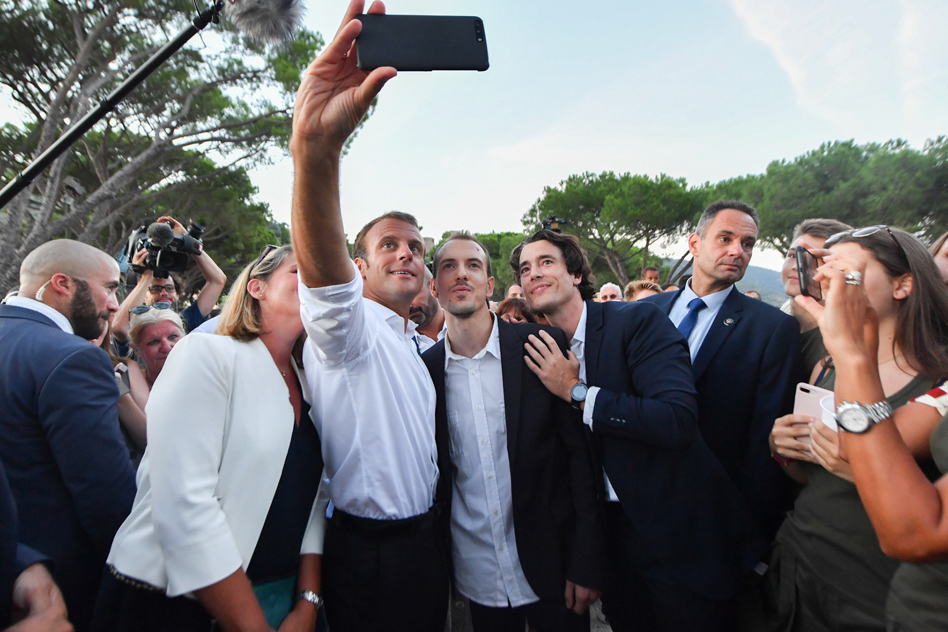 French President Emmanuel Macron on August 17,2018 in Bormes-les-Mimosas, Southern France, where the French president and his wife are spending their summer holidays at the "Fort de Bregancon" the French presidents` official summer retreat.YANN COATSALIOU / AFP
