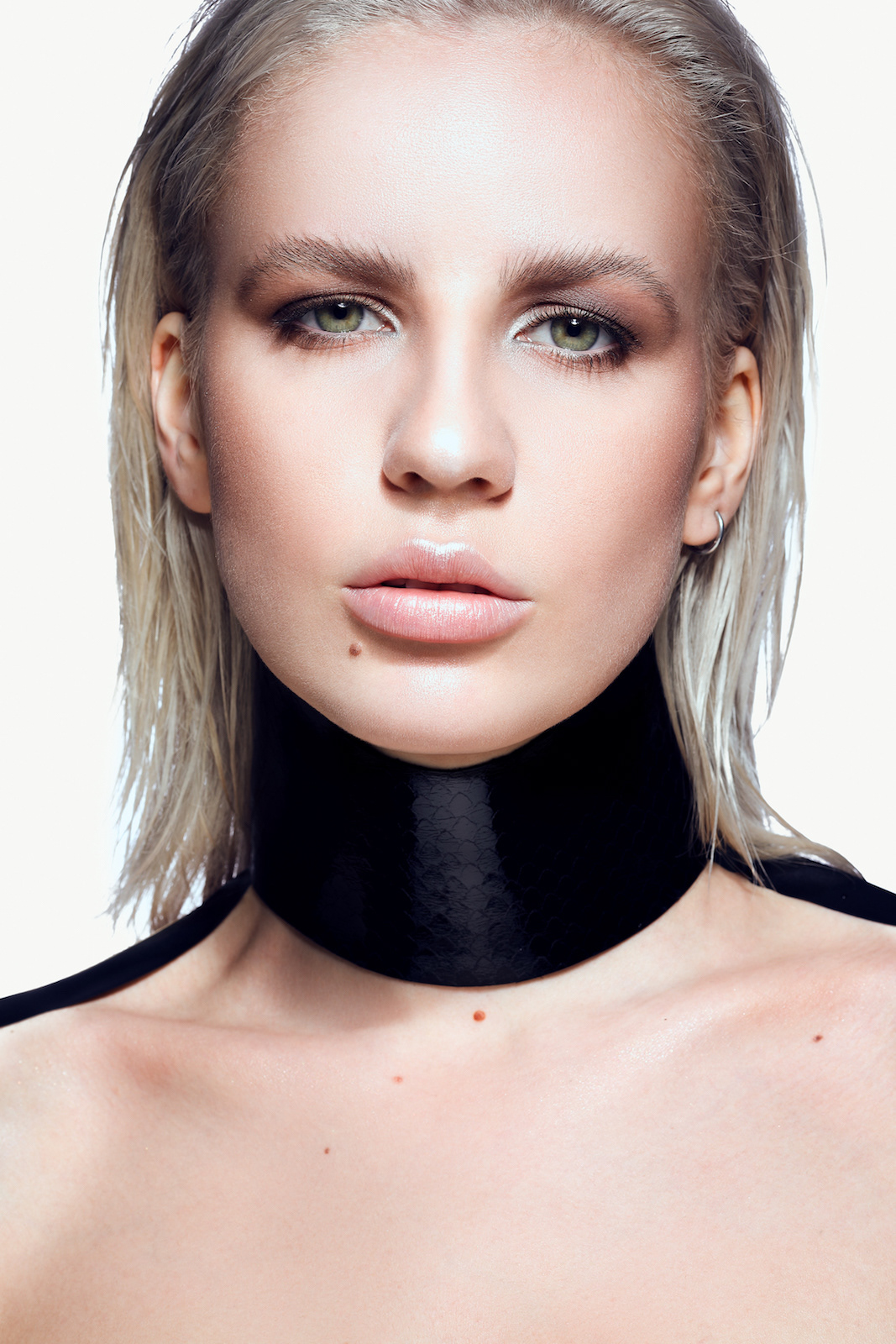 Beauty shot by Tiberiu Arsene with Selina Popa for Unica.