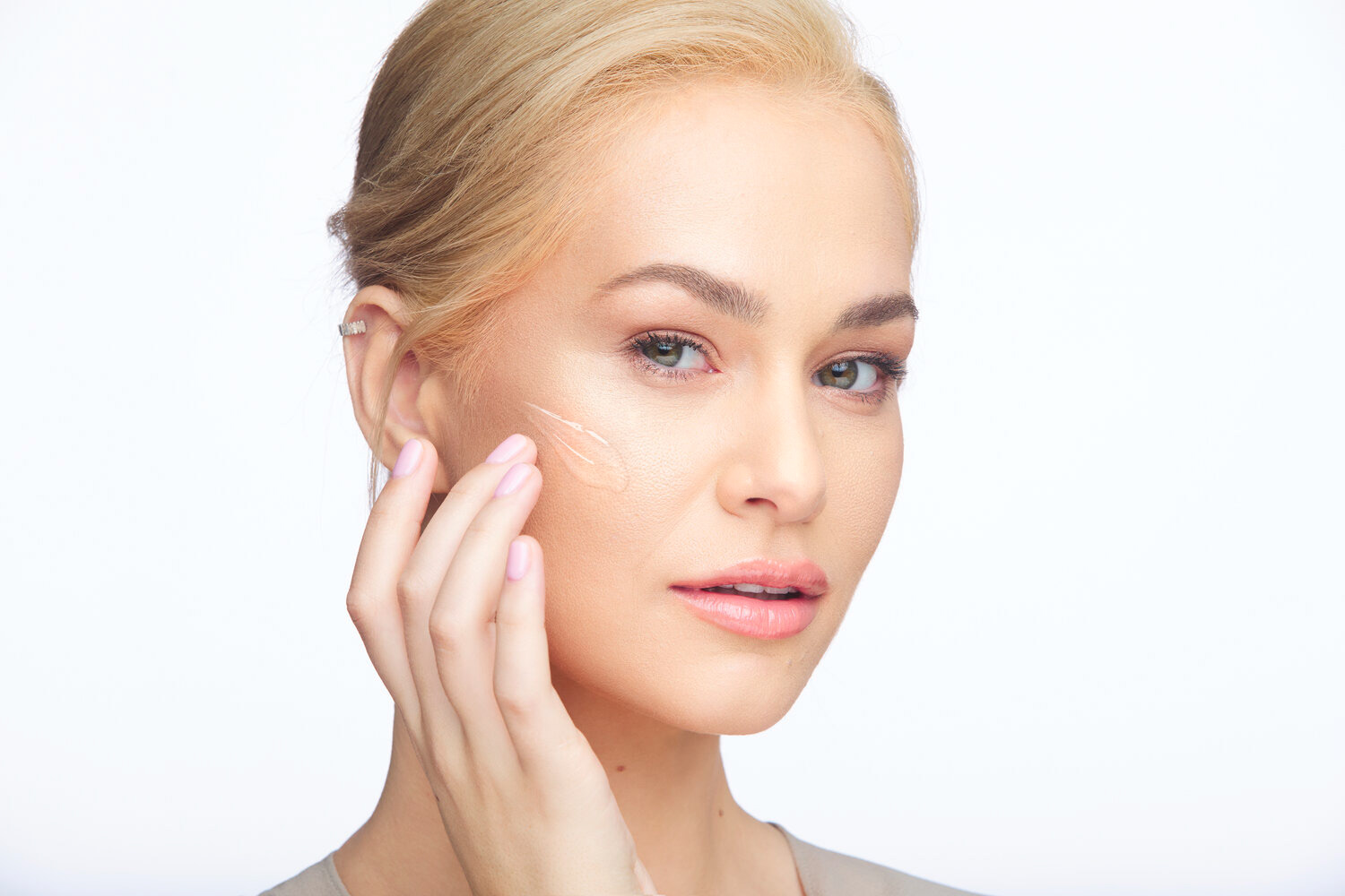 Commercial shots by Tiberiu Arsene, with Feli Donose for Oriflame.