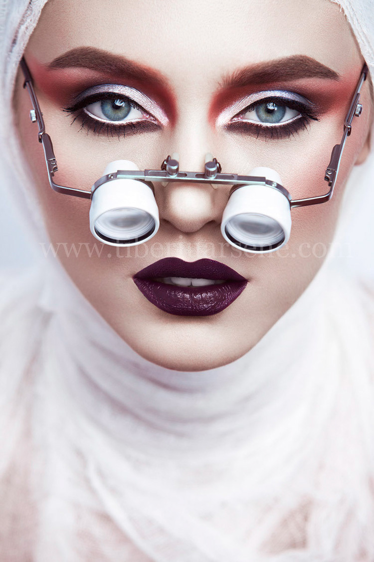 Beauty shot by Tiberiu Arsene with Andreea Matei for Elegant Magazine.