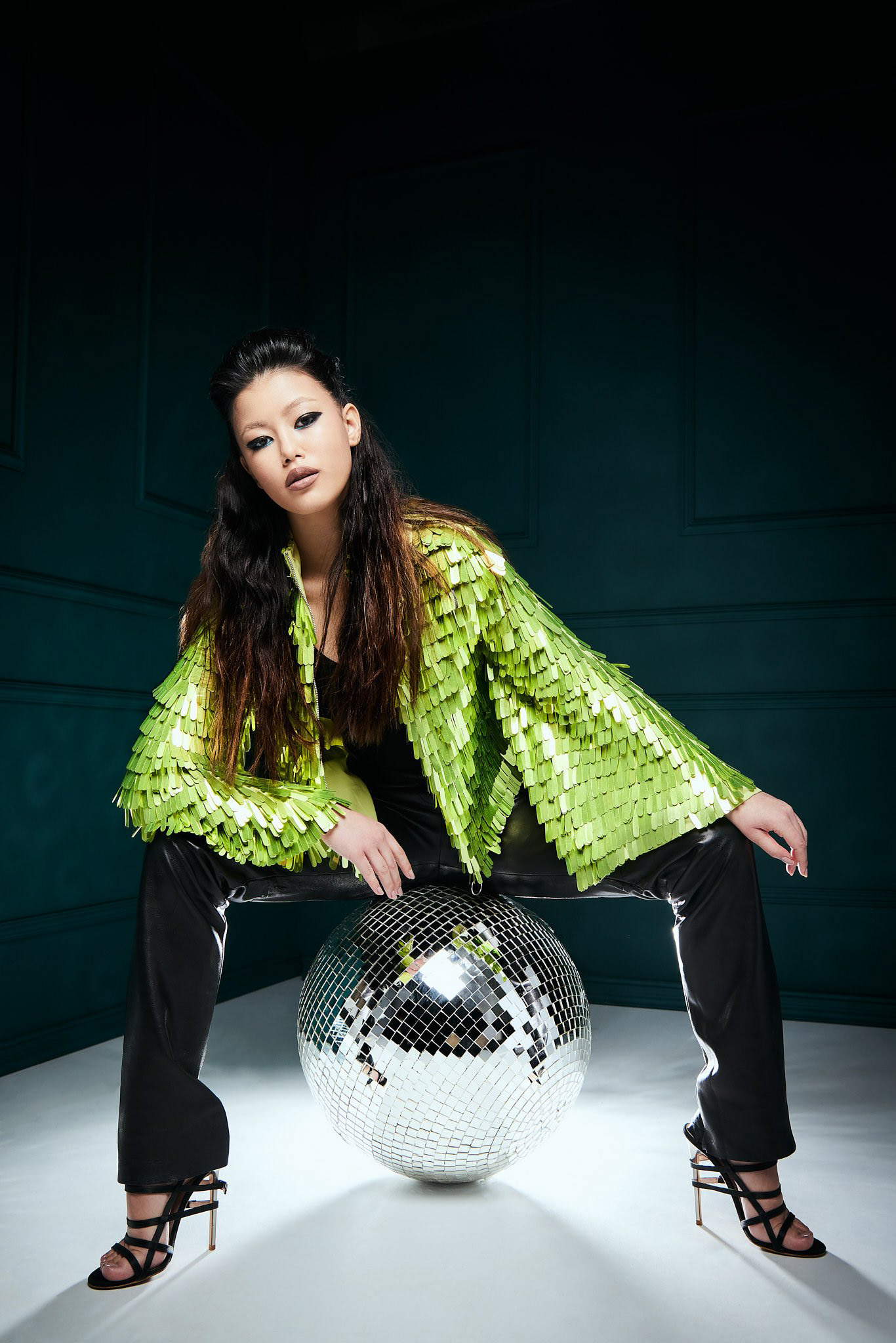 Fashion shot by Tiberiu Arsene, for Revista Avantaje.