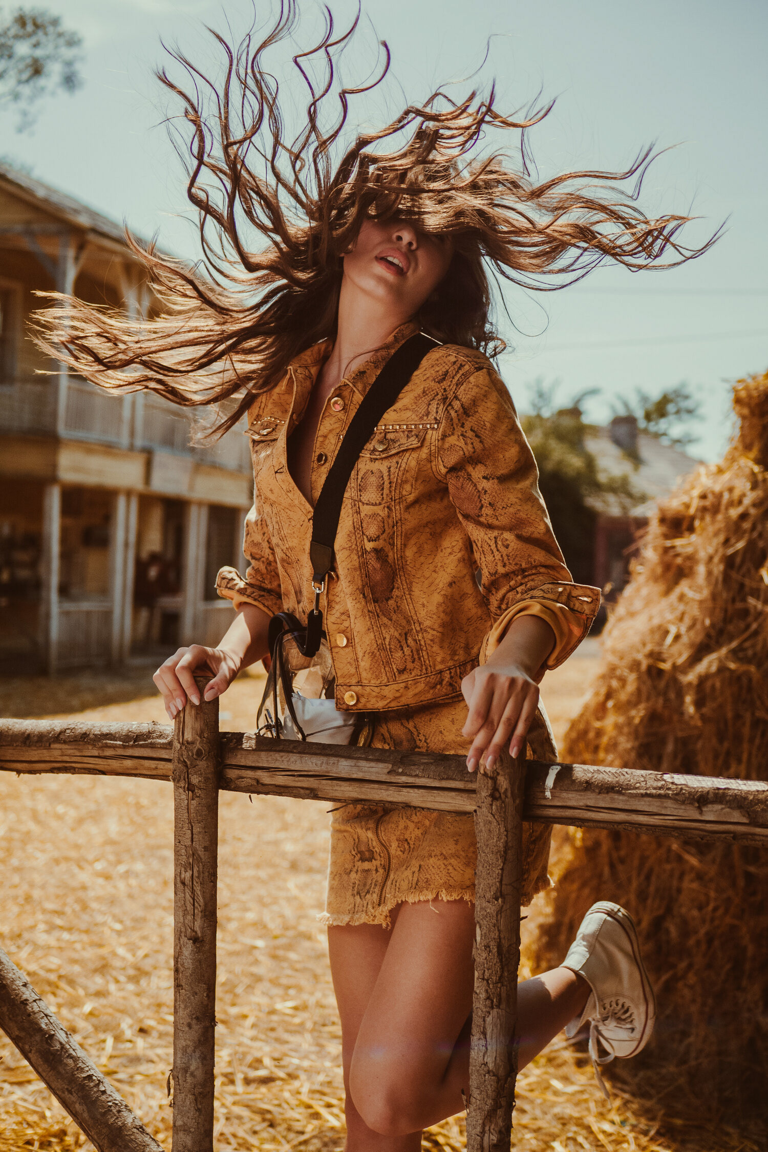 Fashion shot by Tiberiu Arsene, for Revista Avantaje.