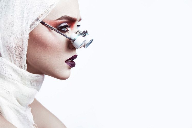 Beauty shot by Tiberiu Arsene with Andreea Matei for Elegant Magazine.