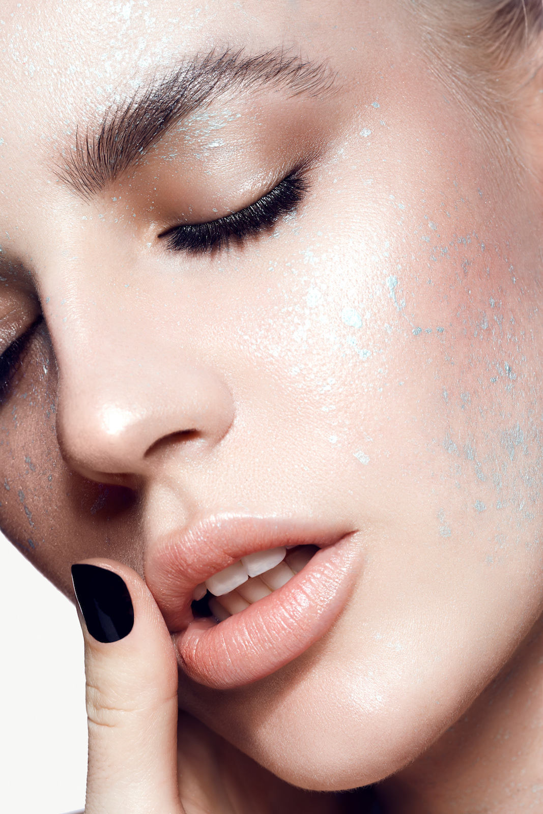 Beauty shot by Tiberiu Arsene with Selina Popa for Unica.
