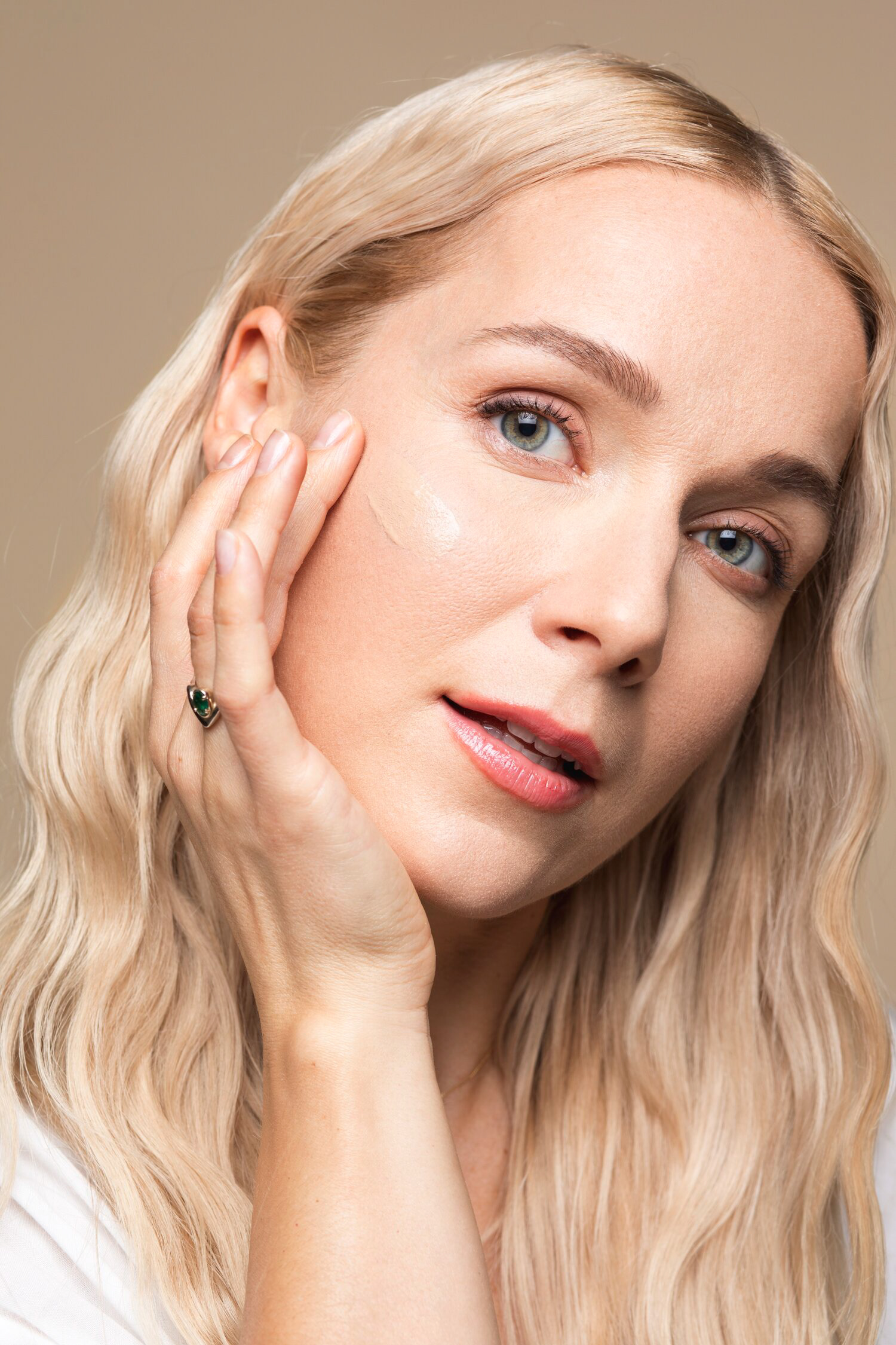 Beauty shots by Tiberiu Arsene, for L'Oréal Paris.