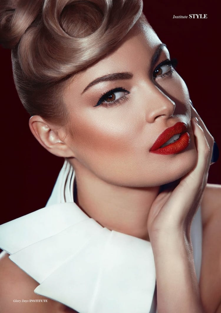 Beauty shot by Tiberiu Arsene with Valentina Pelinel for Institute Magazine.