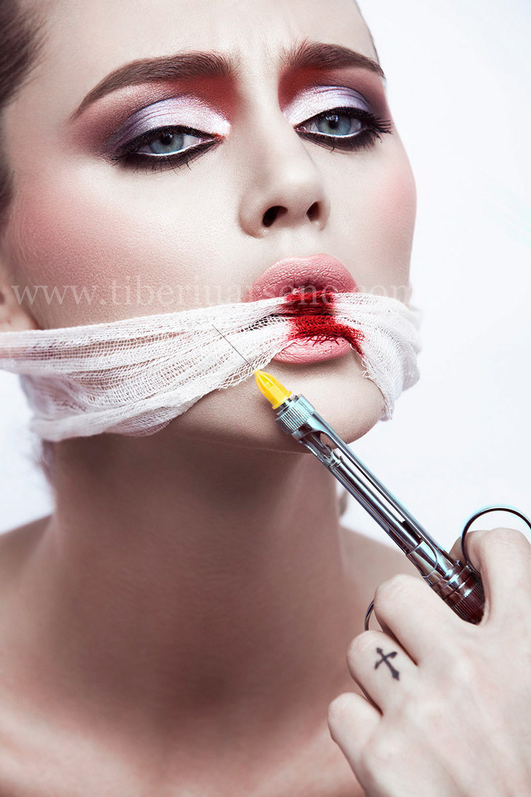 Beauty shot by Tiberiu Arsene with Andreea Matei for Elegant Magazine.
