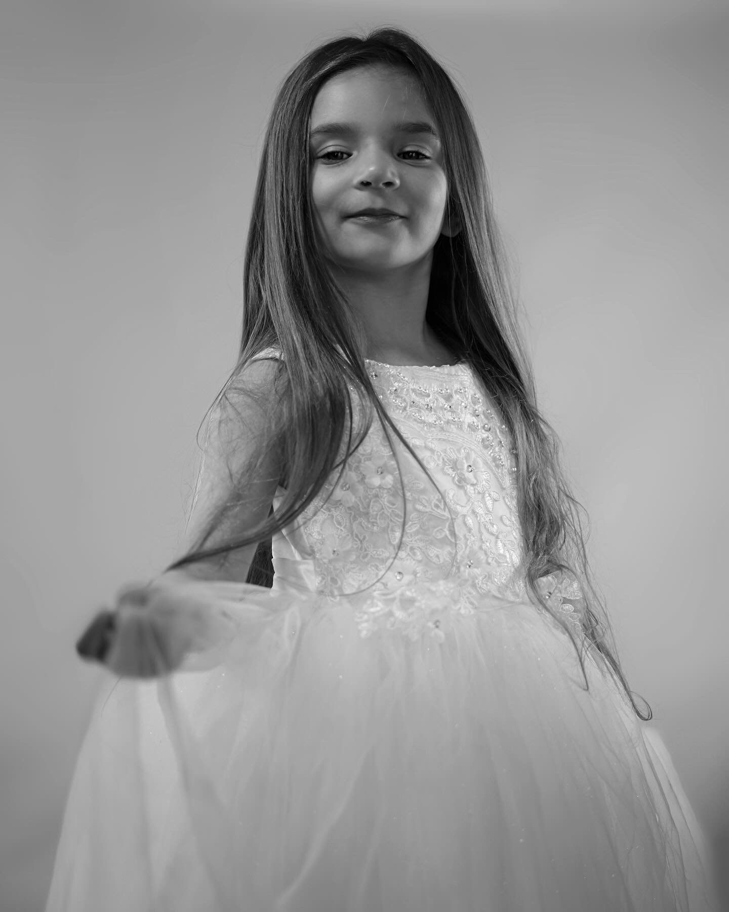 Un portait, une image, une scène, un personnage, le tout forme un joli sourire.