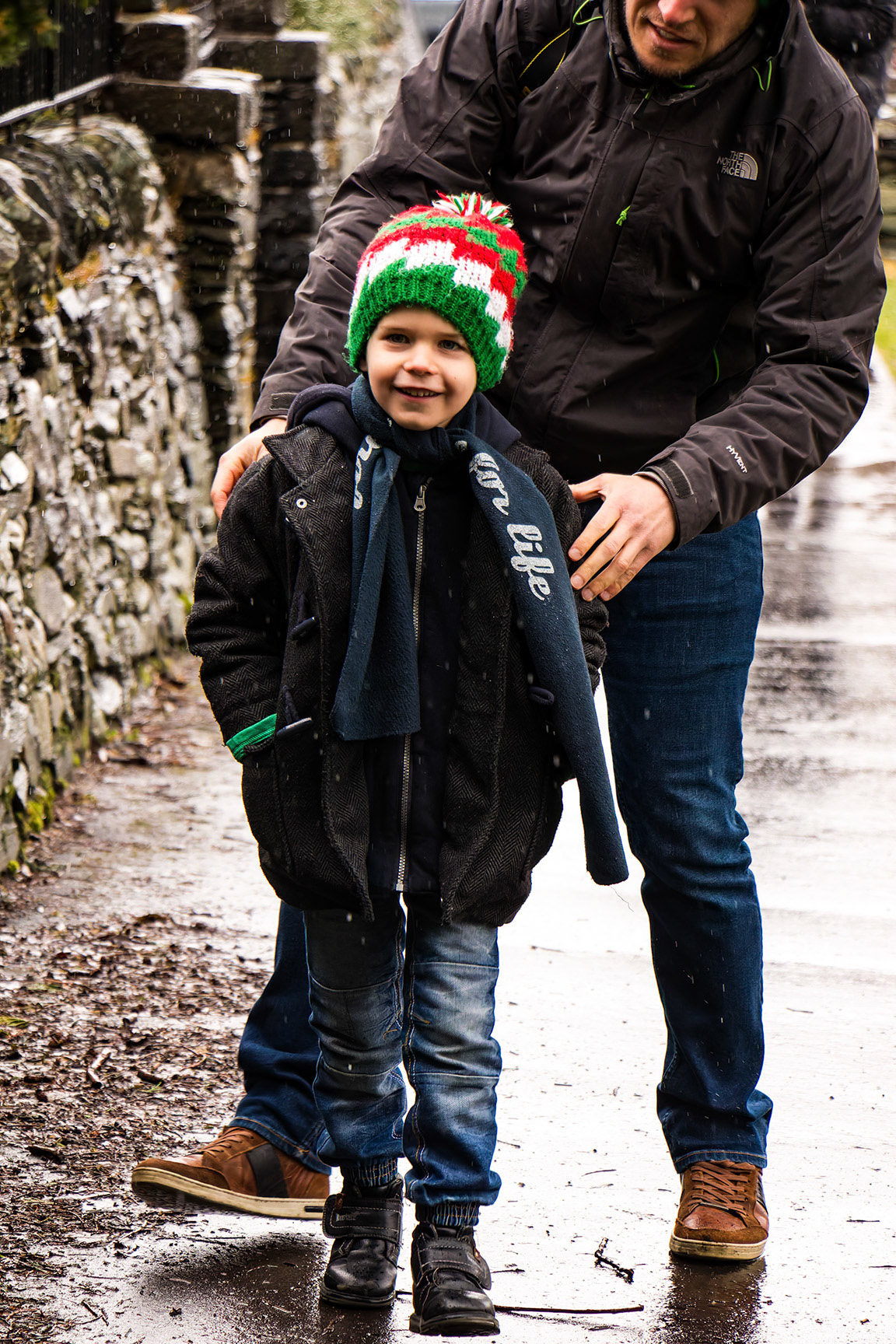 Amory in de regen in Luss - Loch Lomond