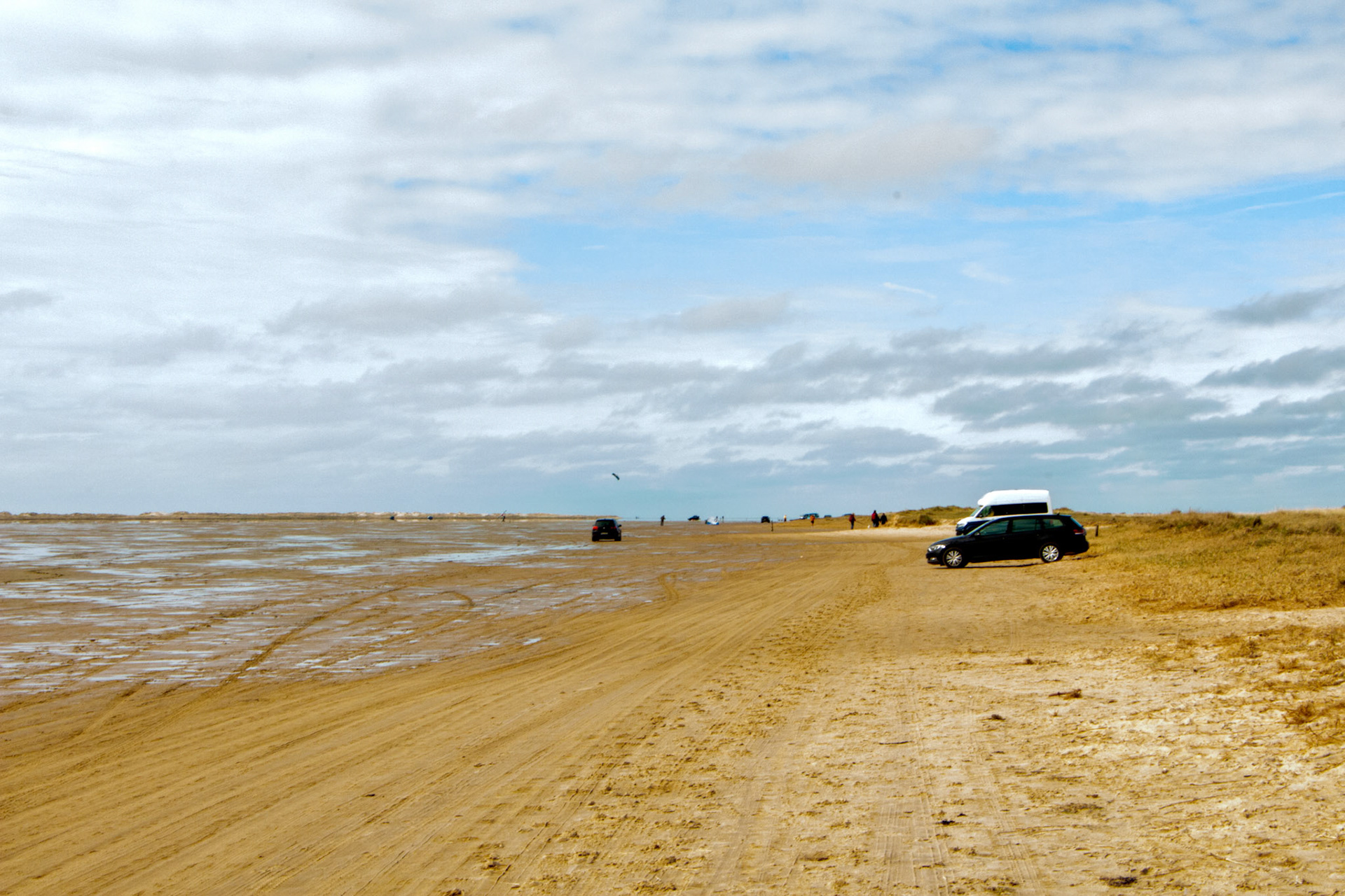 Romo - zuidstrand met autos