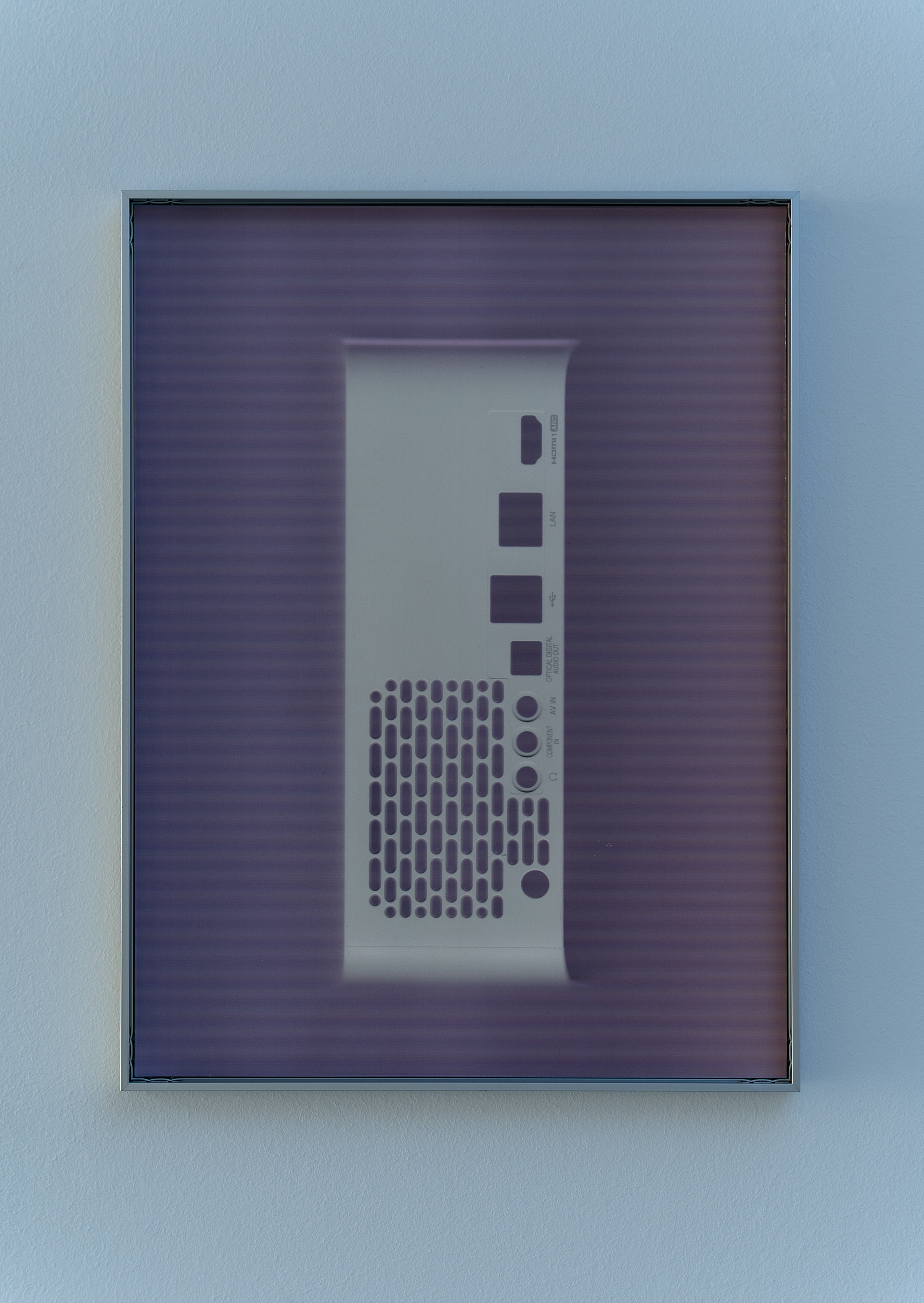 HF60LS (Seite), 2023, pigment print on baryta paper, aluminium frame, glass, tape