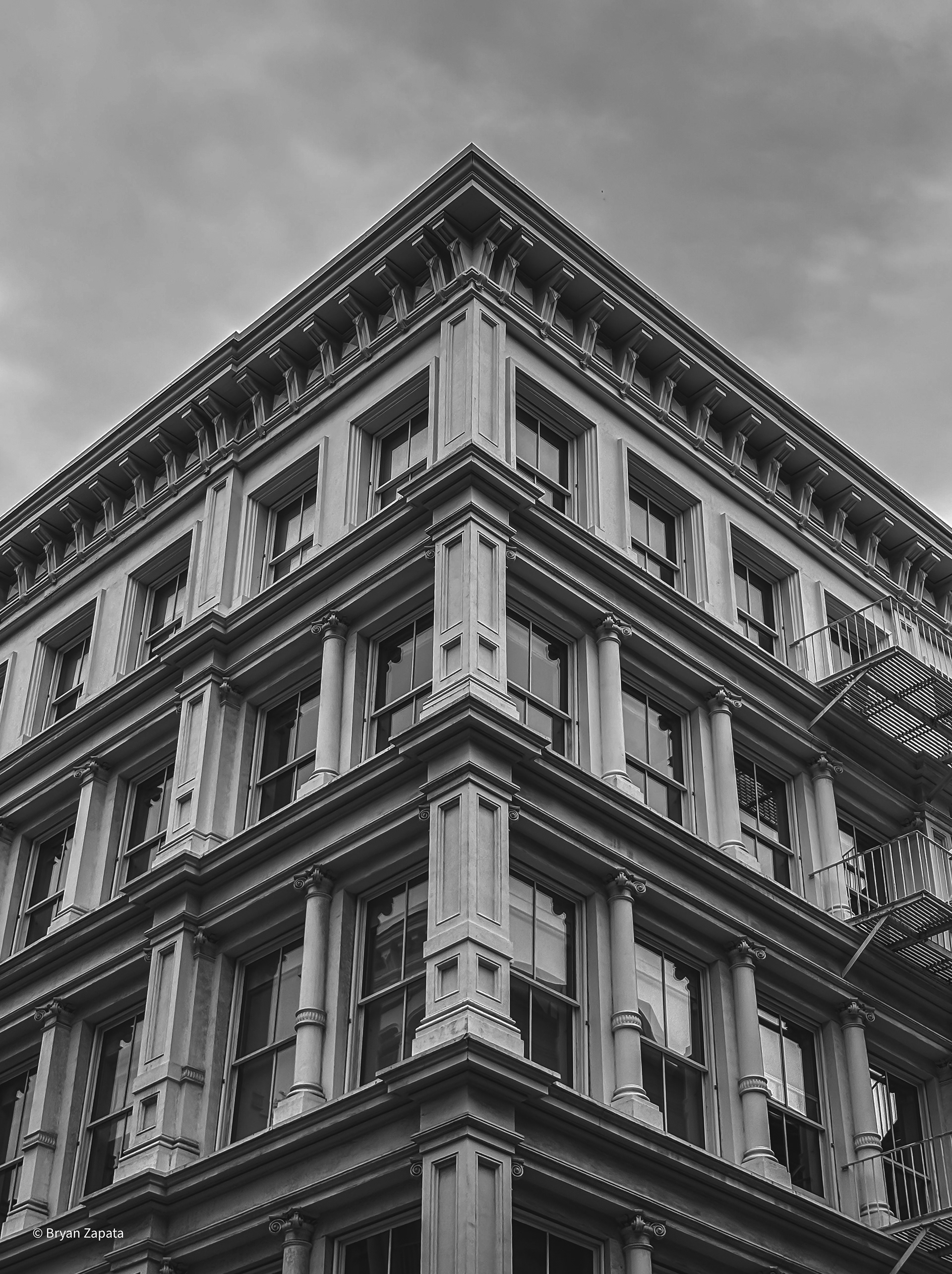 CORNER TITAN
