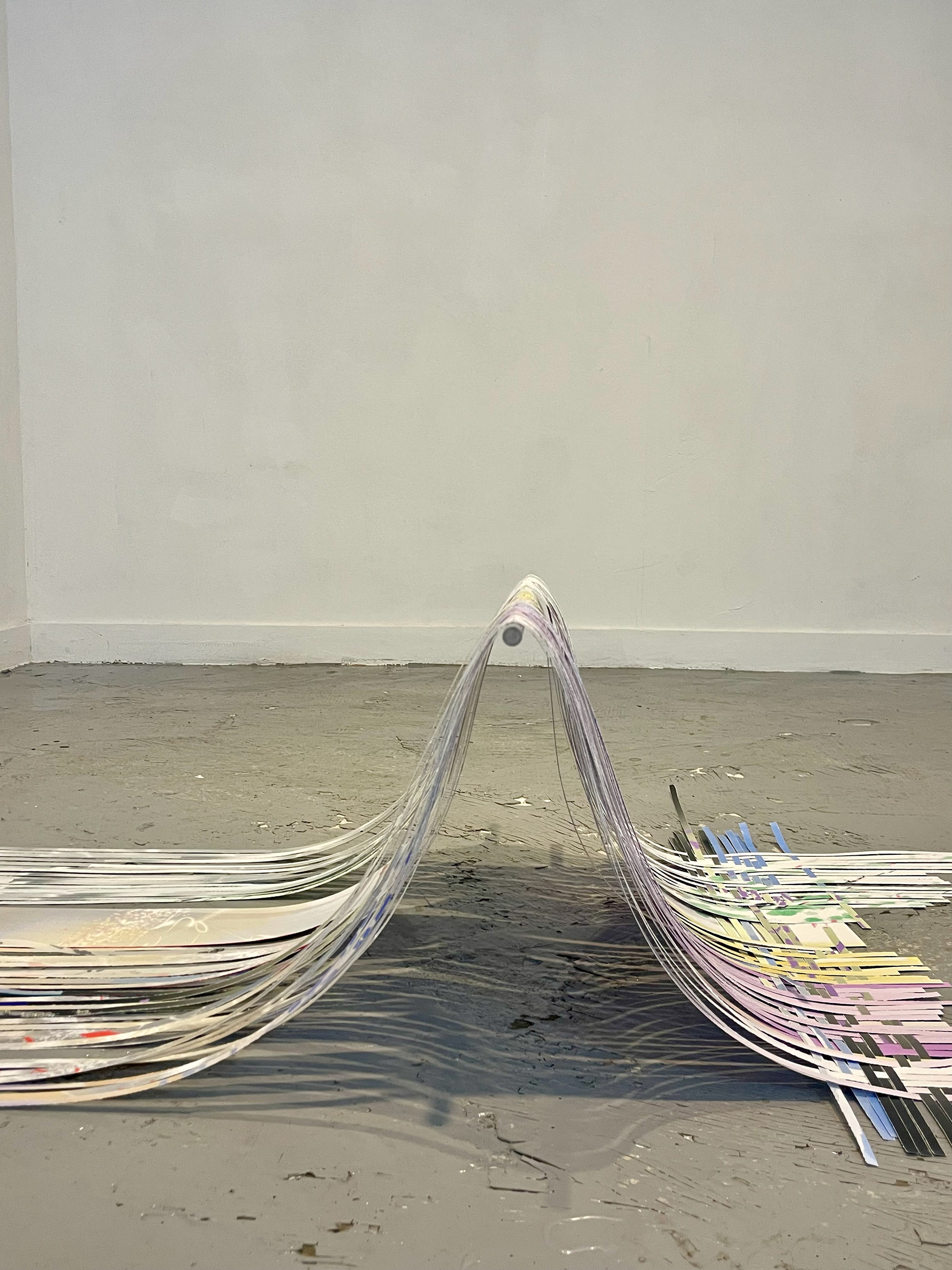 <플로팅 씬 Floating scene>, 은지민, 2025, 필름지,인쇄지,아크릴,털실,색연필, 100x50(cm)