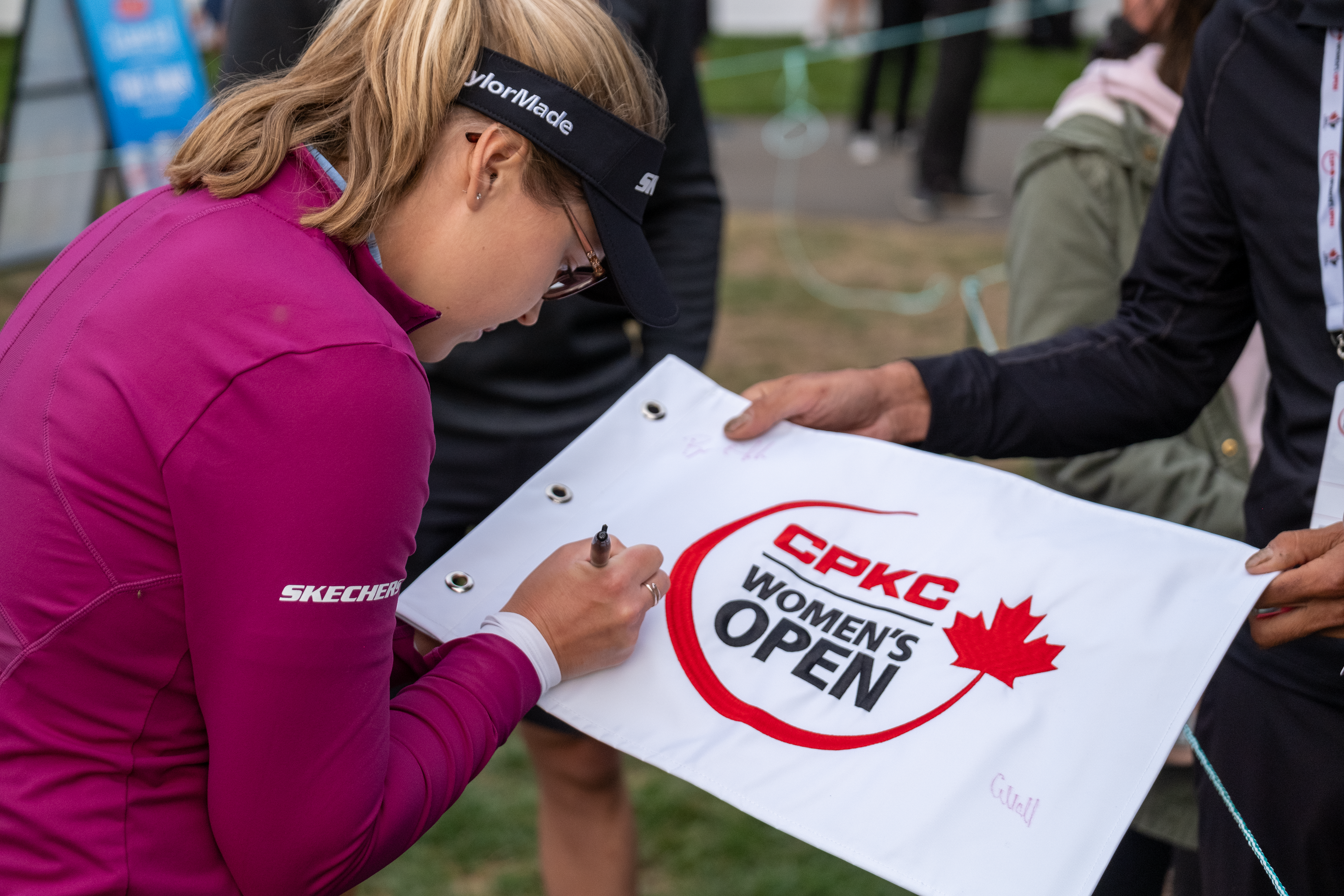 Brooke Henderson signing tee flags | CPKC LPGA Women's Canadian Open 08.23.23