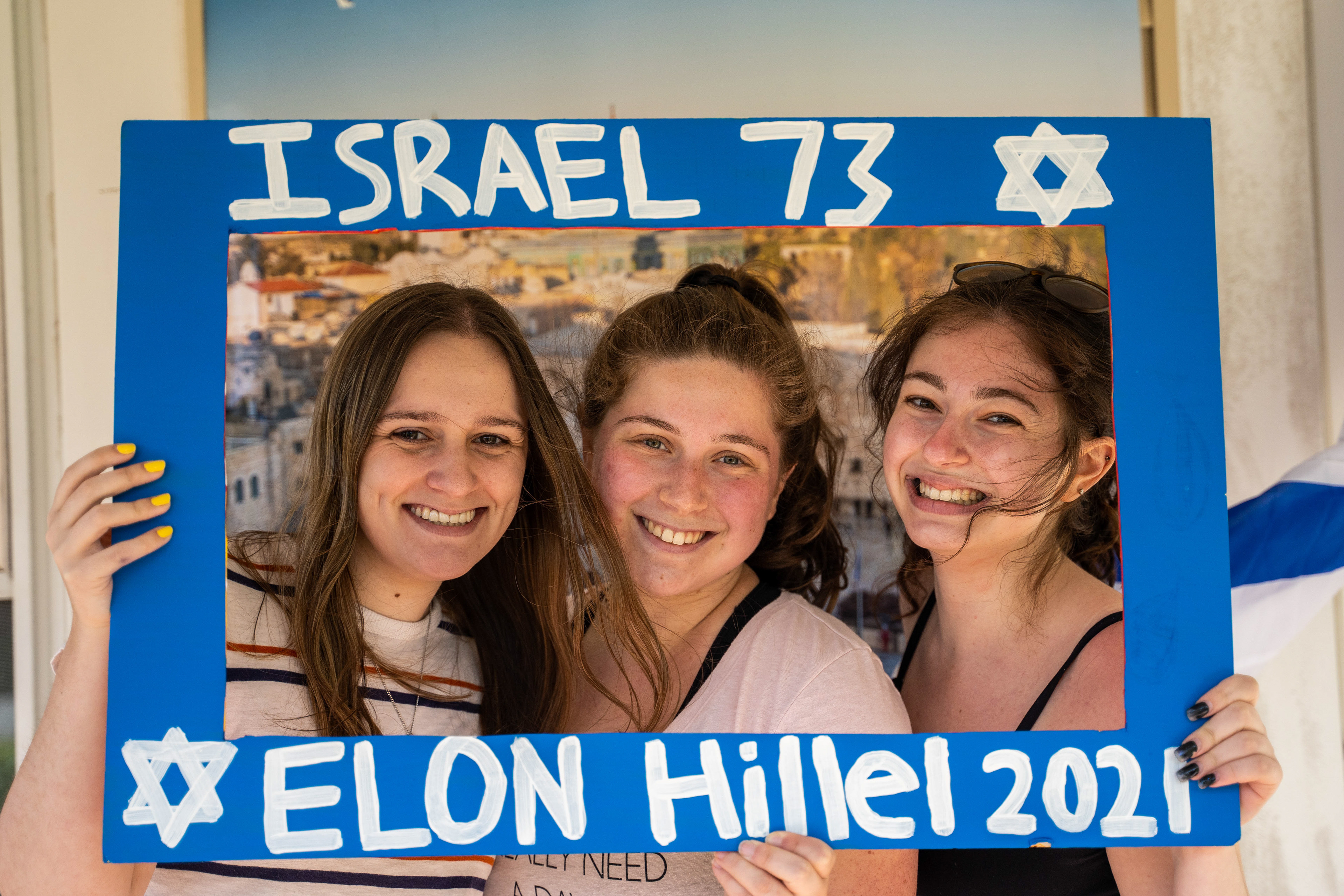 Photo of students at Elon University Hillel