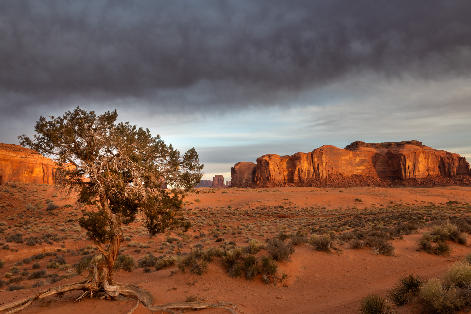 Sunrise in Monument Valley Navajo Tribal Park