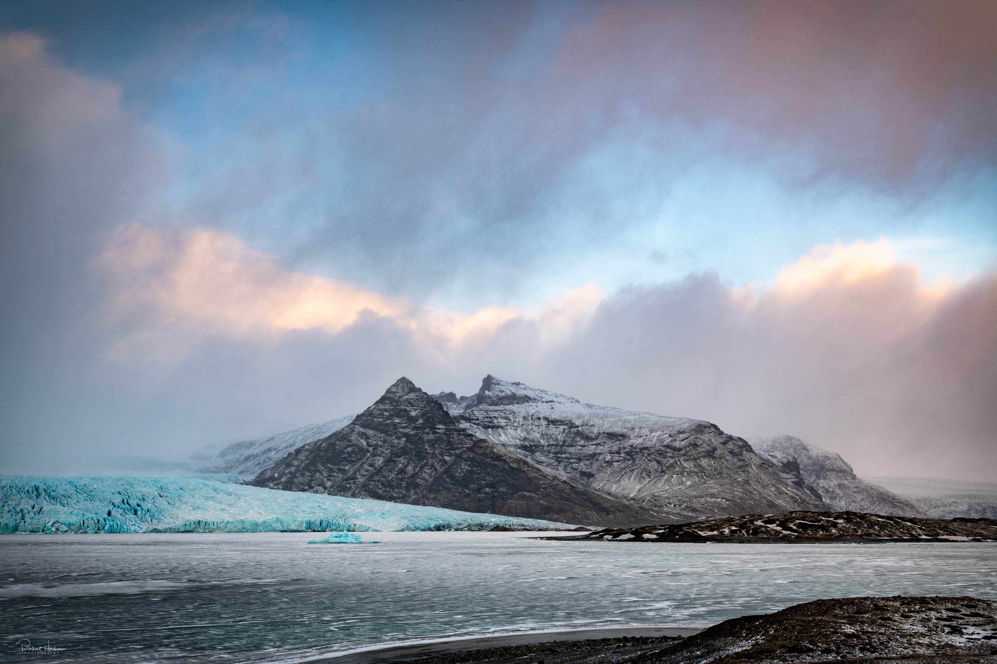 Fjallsárlón Glacier lagoon on the southern end of  Vatnajökull glacier