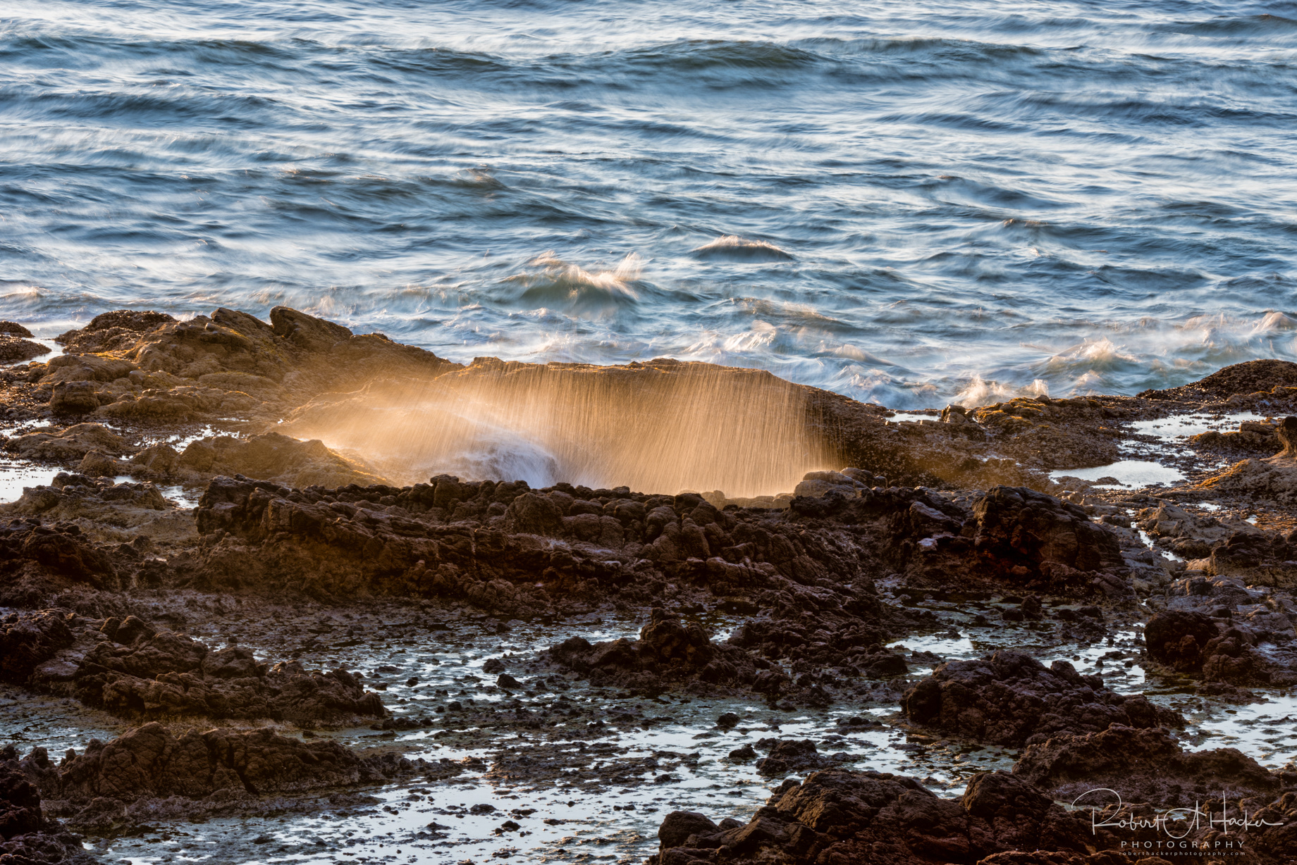 Thor's Well erupting, Cape Perpetua, Waldport, Oregon