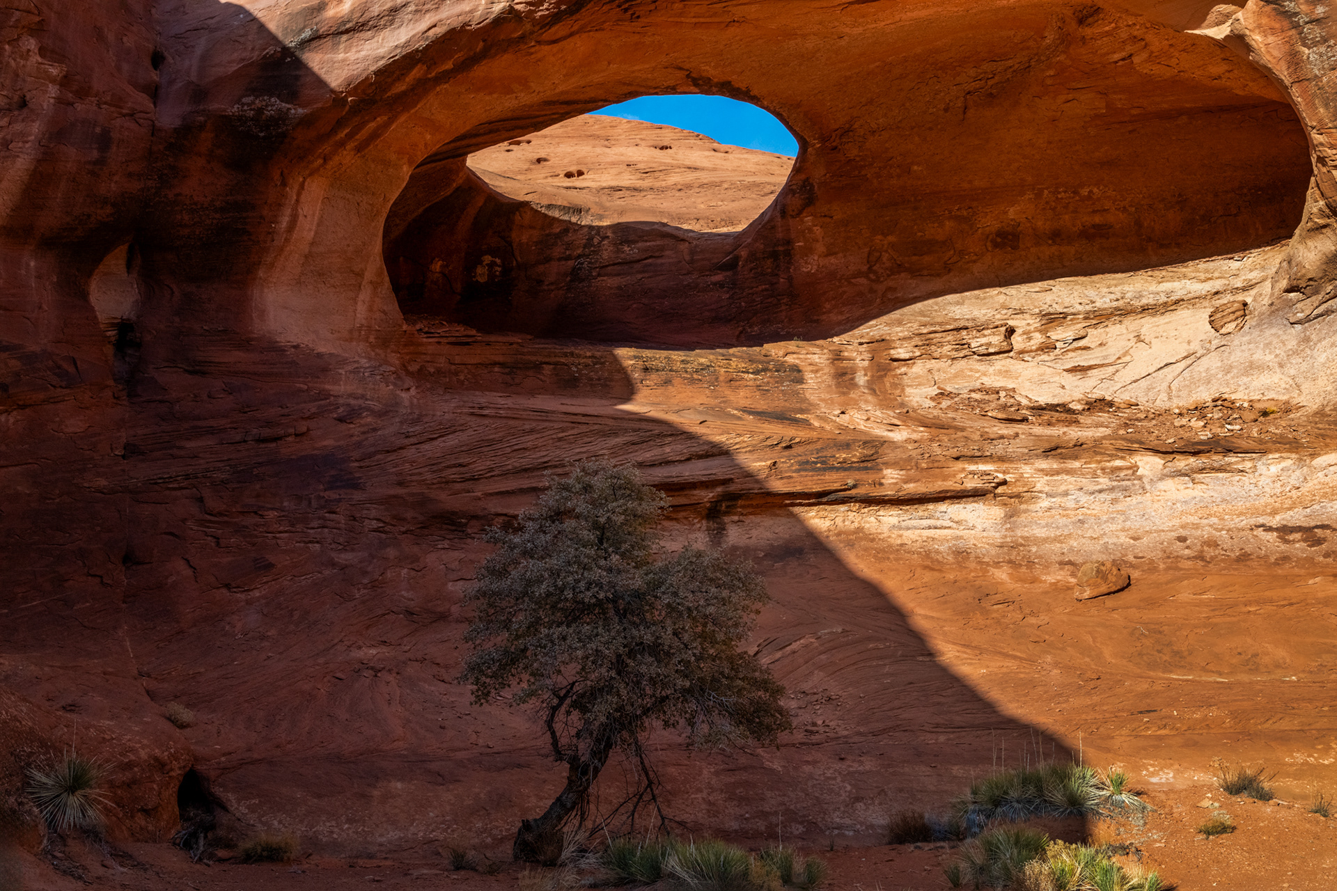 Arch with Navajo Ruins, Mystery Valley, Monument Valley Navajo Tribal Park