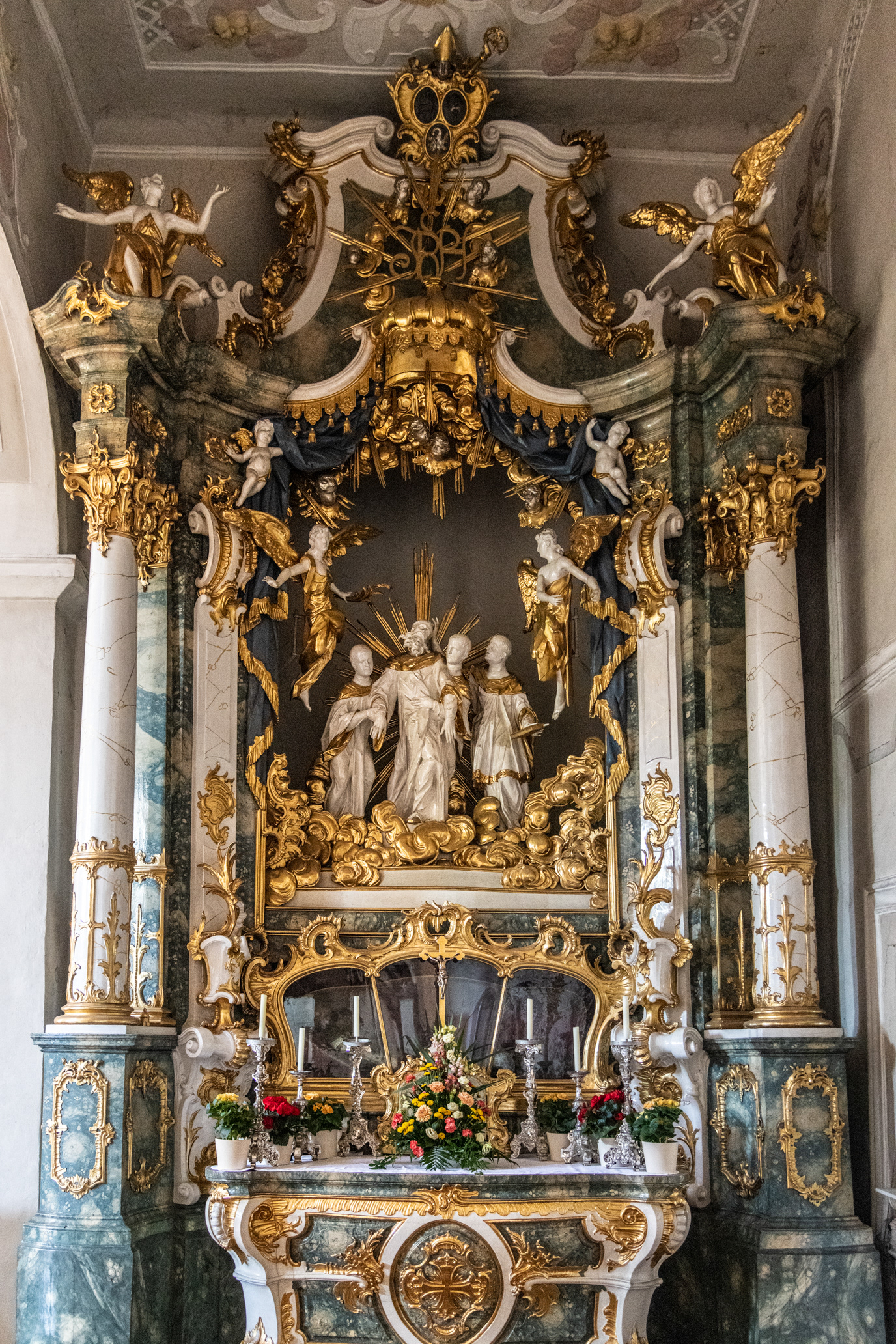 Yet another side altar in the abbey church