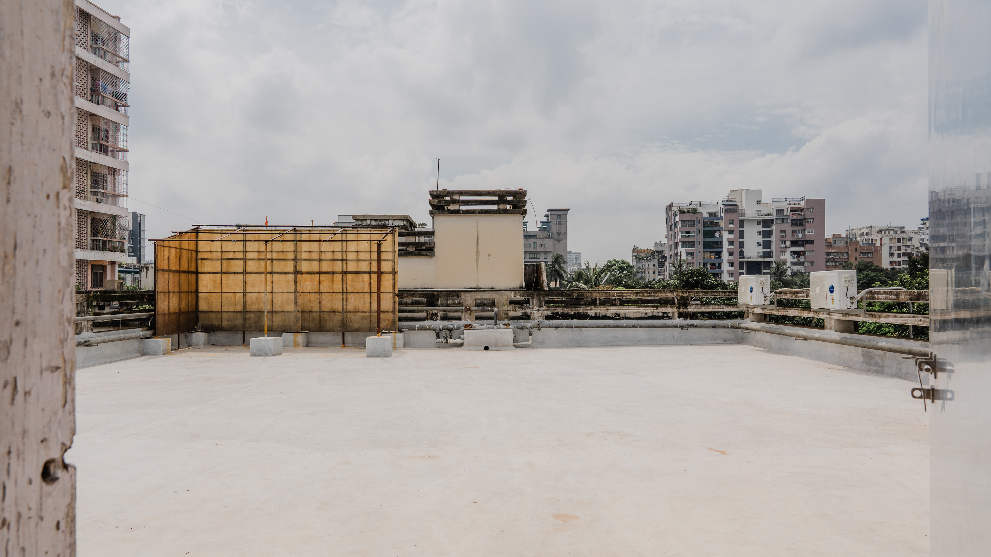 An attached terrace where you can host parties!