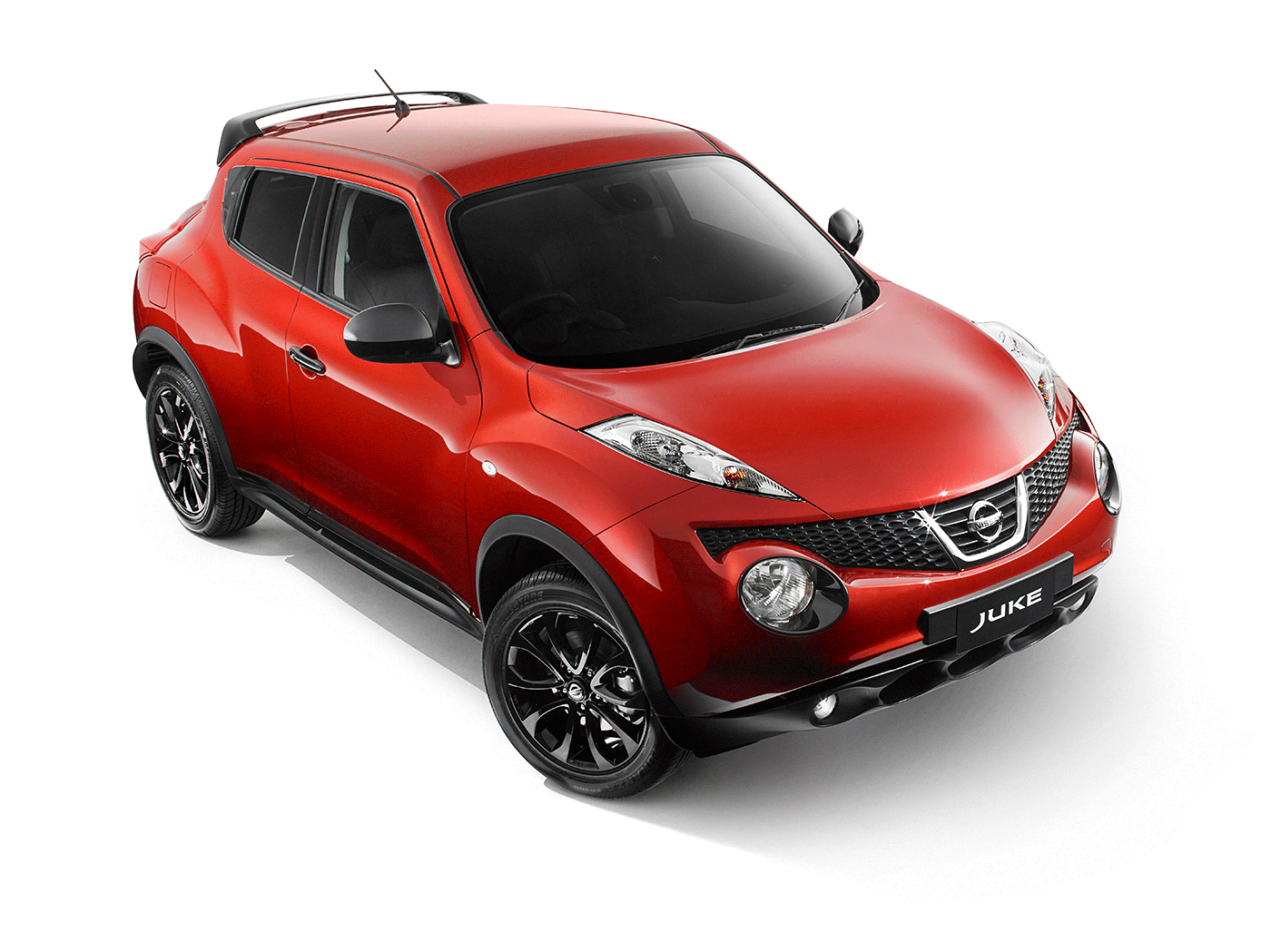 Animated GIF showing stages of retouching of the red Nissan Juke’s vehicle trim.